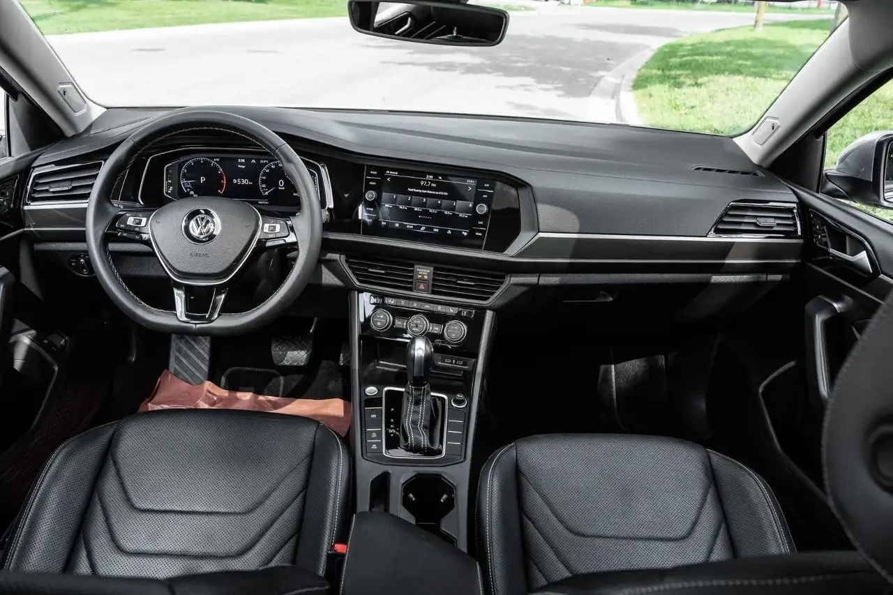 Volkswagen Jetta снимка Volkswagen Jetta
