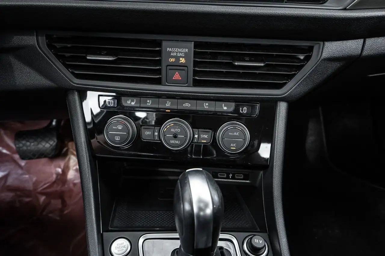 Volkswagen Jetta снимка Volkswagen Jetta