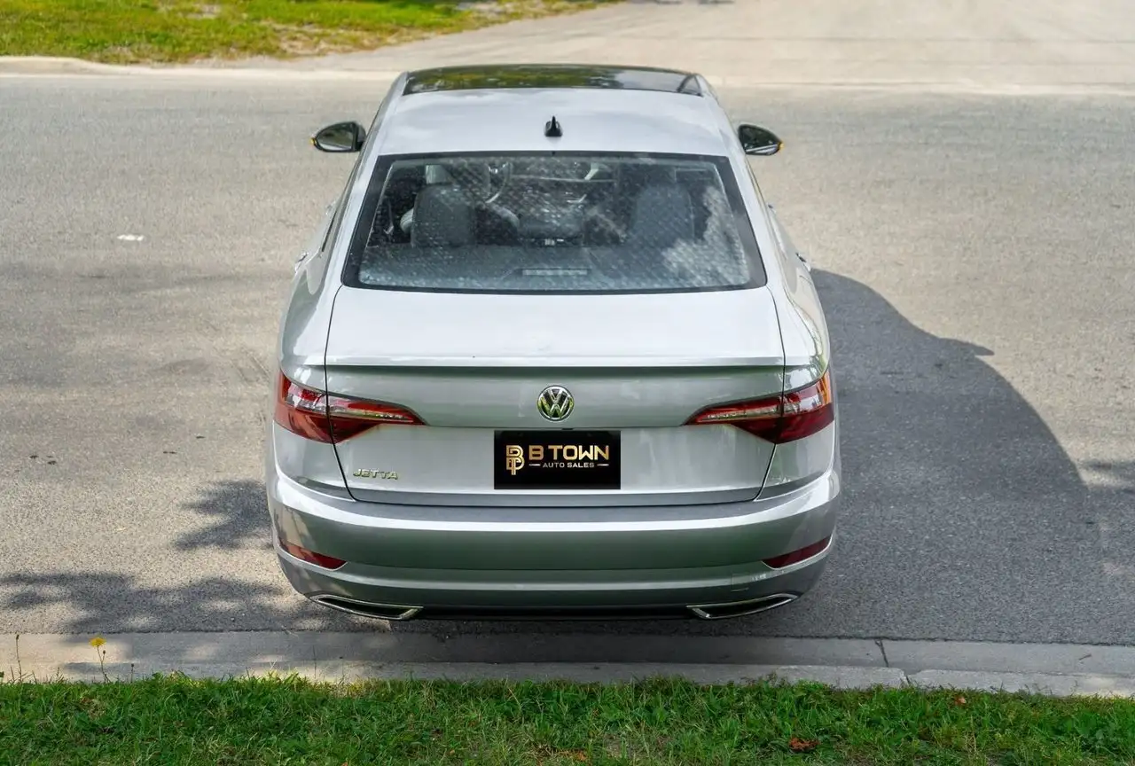 Volkswagen Jetta снимка Volkswagen Jetta