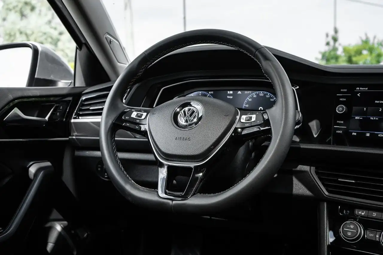 Volkswagen Jetta снимка Volkswagen Jetta