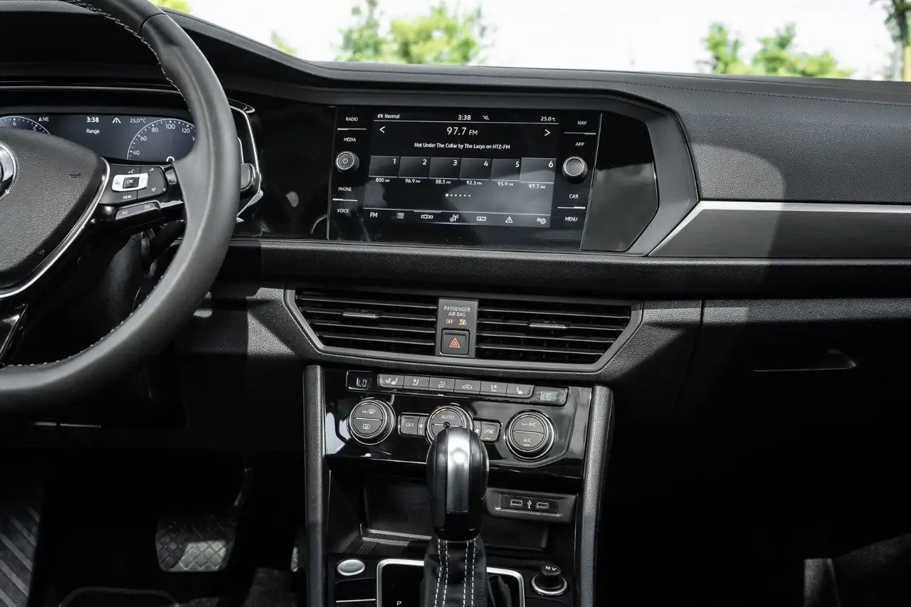 Volkswagen Jetta снимка Volkswagen Jetta