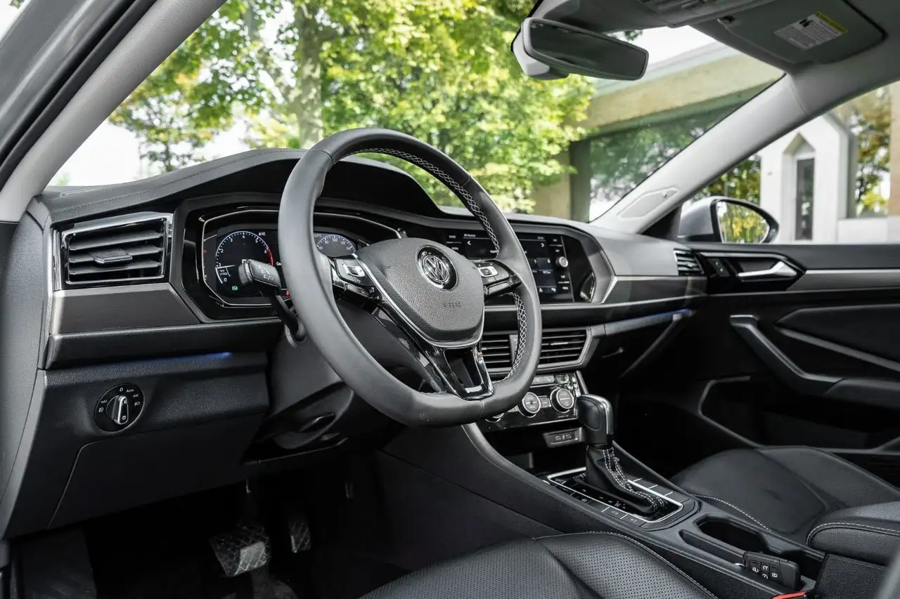 Volkswagen Jetta снимка Volkswagen Jetta