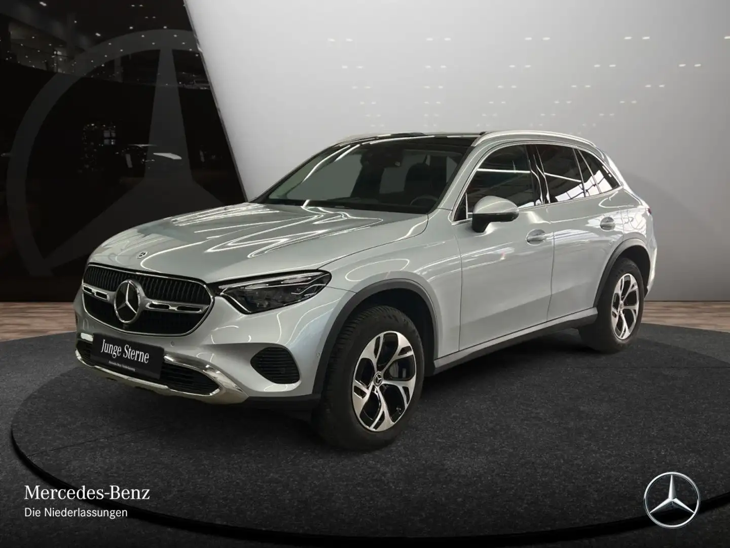 Mercedes-Benz GLC 300 e 4M AVANTG+PANO+360+AHK+KEYLESS+9G Silber - 2