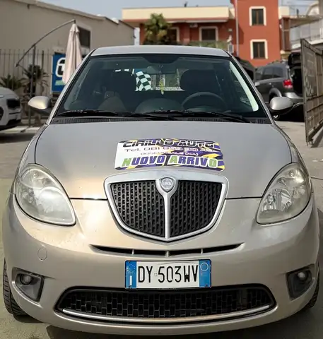 Lancia Ypsilon