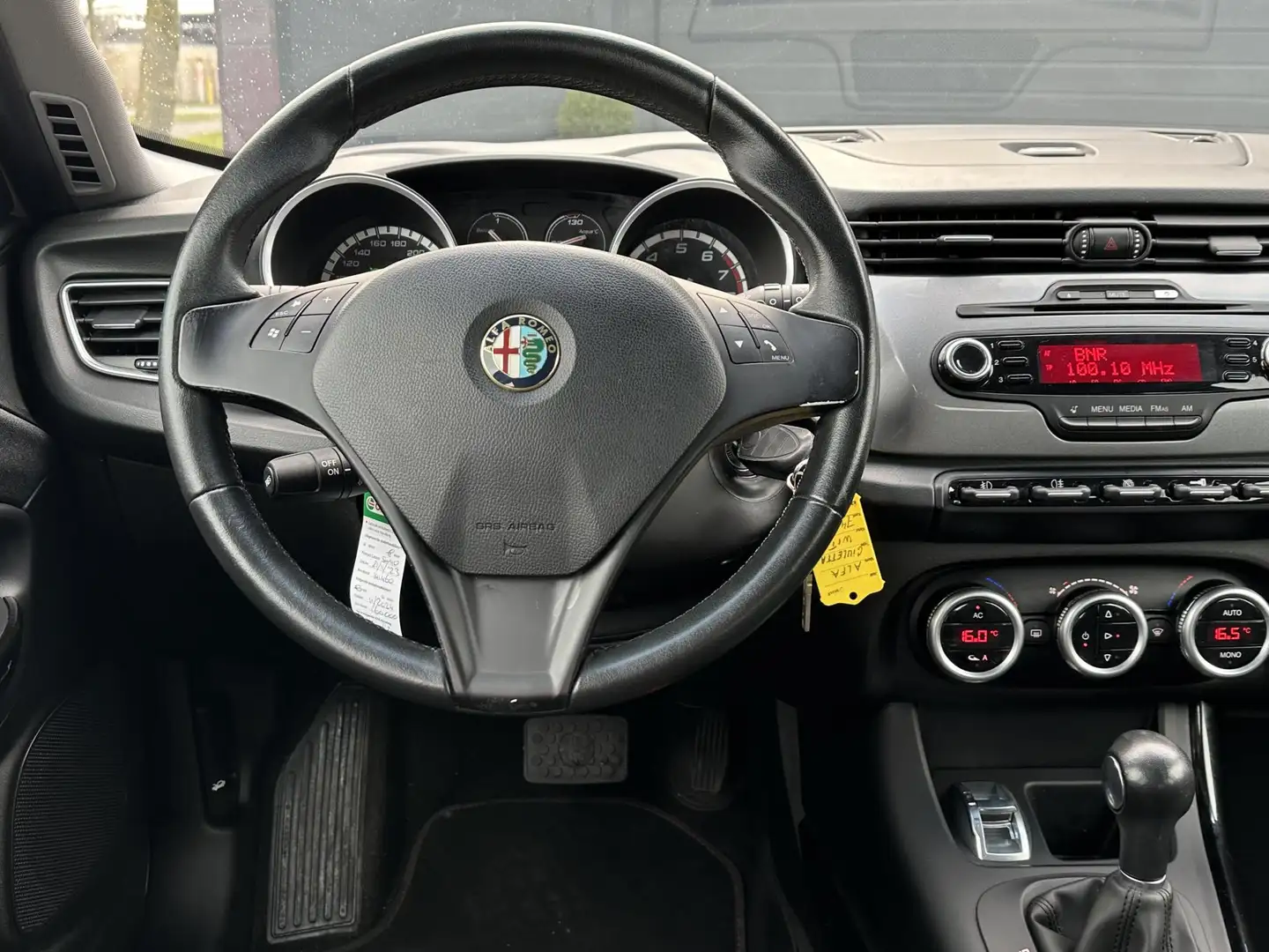 Alfa Romeo Giulietta 1.4 T Distinctive Automaat,Clima,Cruise,Bluetooth, Bianco - 2