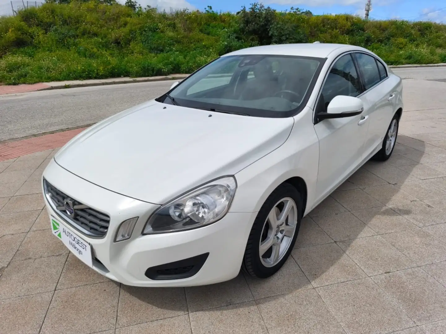 Volvo S60 1.6 DRIVe Momentum Blanc - 1