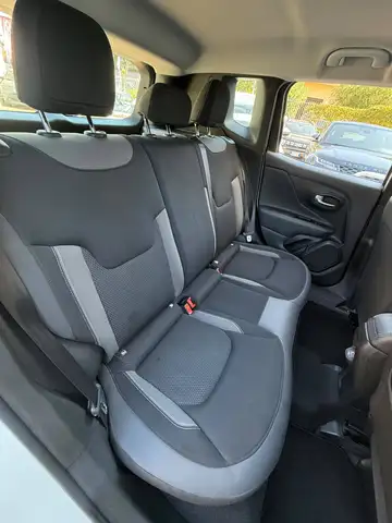 Jeep Renegade view 14