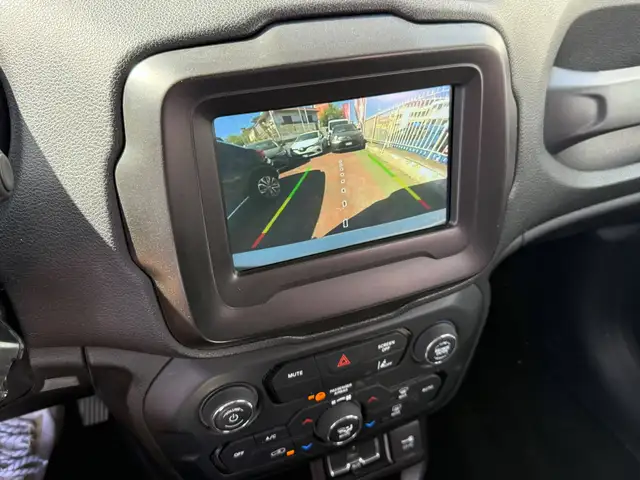 Jeep Renegade view 12