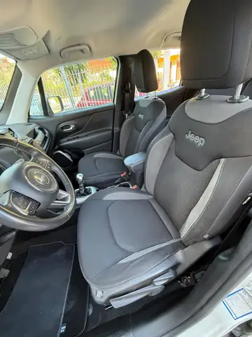 Jeep Renegade view 11