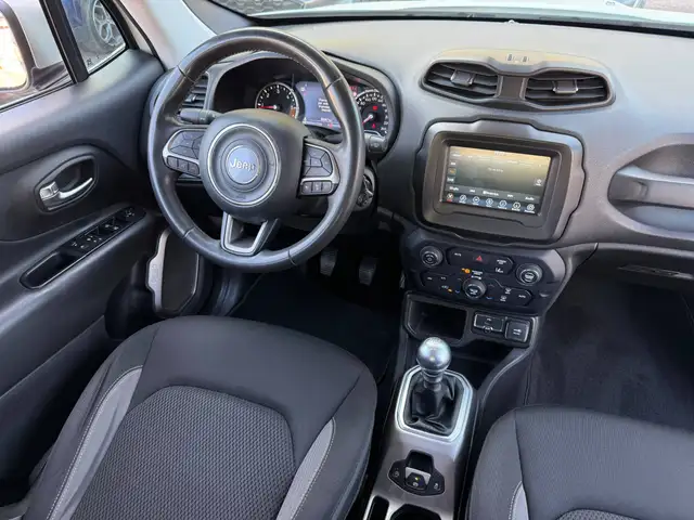 Jeep Renegade view 9