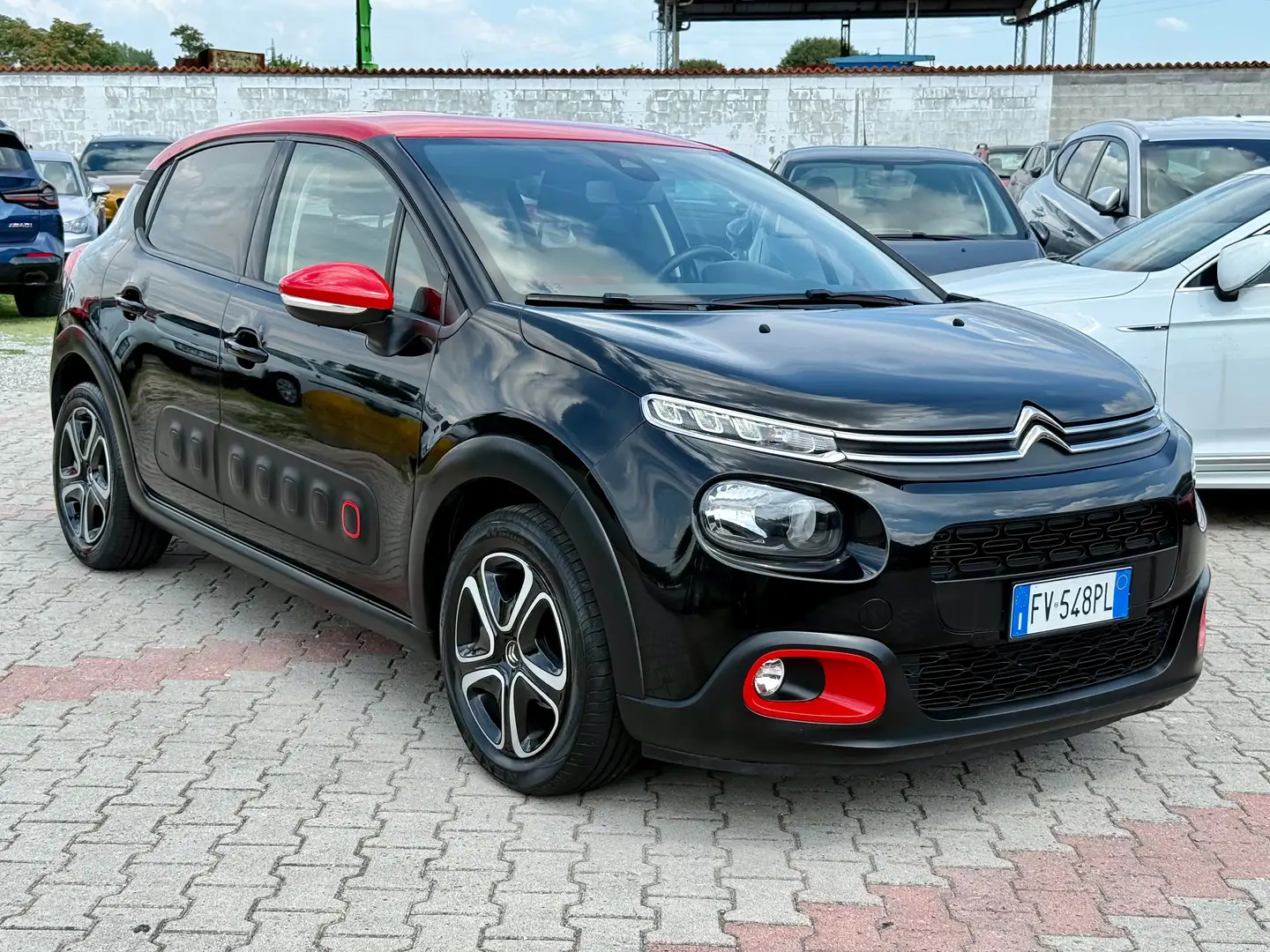 Citroen C3 2017 1.2 puretech Shine s&s ** UNIPROPRIETARIO ** Nero - 2