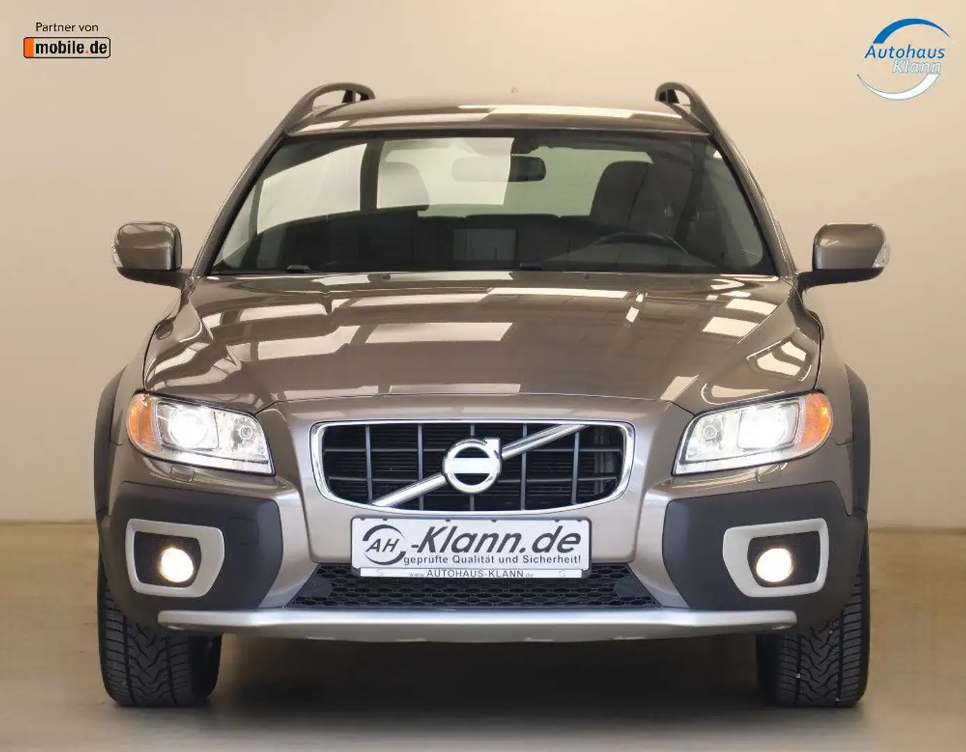 Volvo XC70 2.4D4 163PS Automatik Momentum AWD Navi AHK Grau - 2