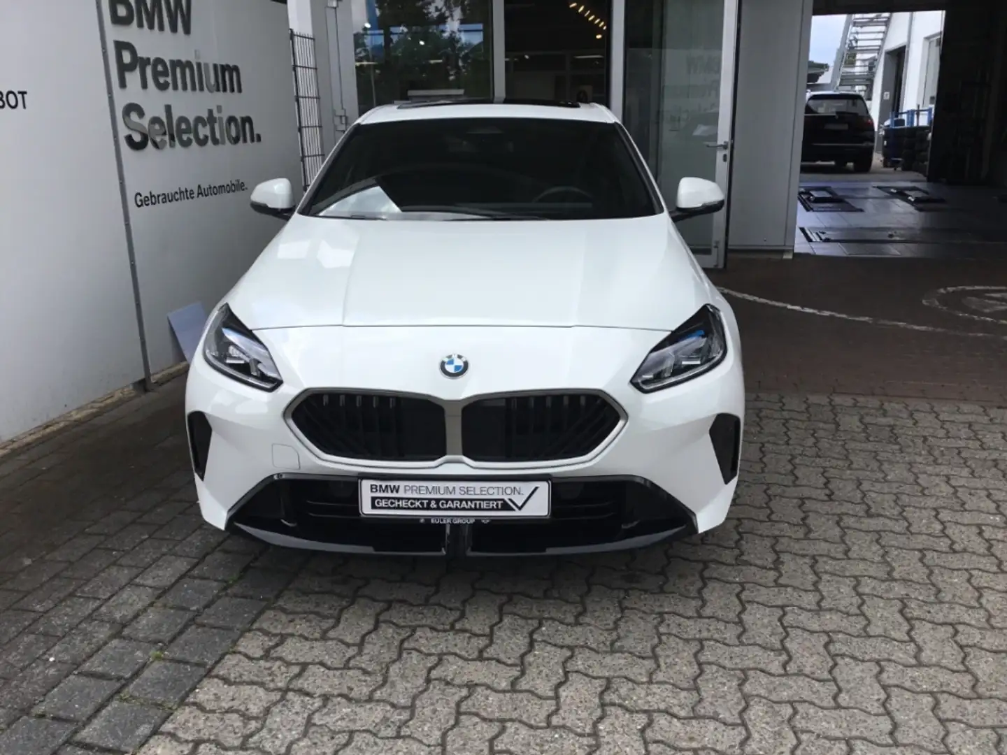 BMW 118 d F70 M Sport 18'' Pano ad.M-FW AHK Alarm Sonnensc Weiß - 2