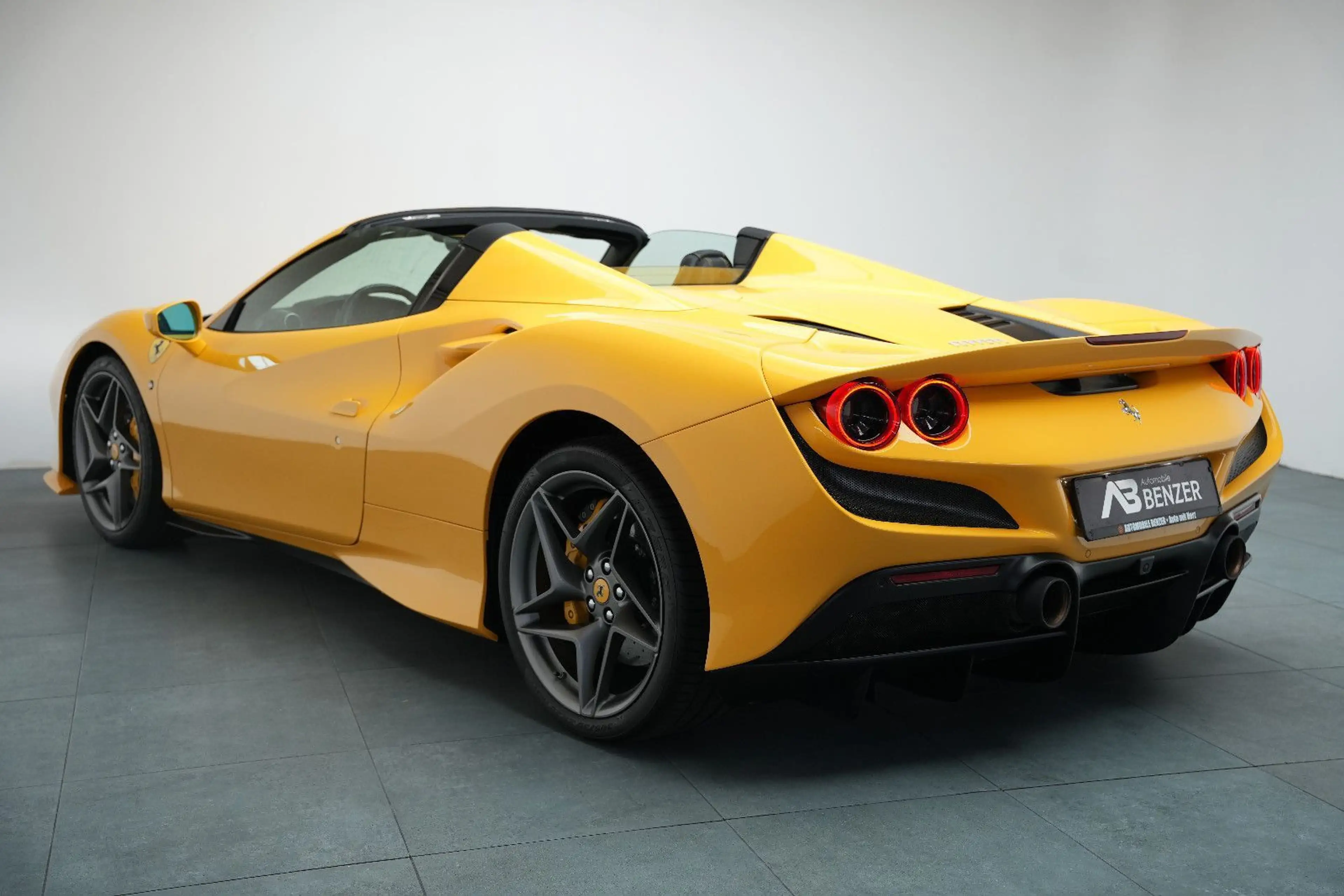 Ferrari F8 Spider Giallo Modena *Lift*Carbon*Kamera* — photo 13