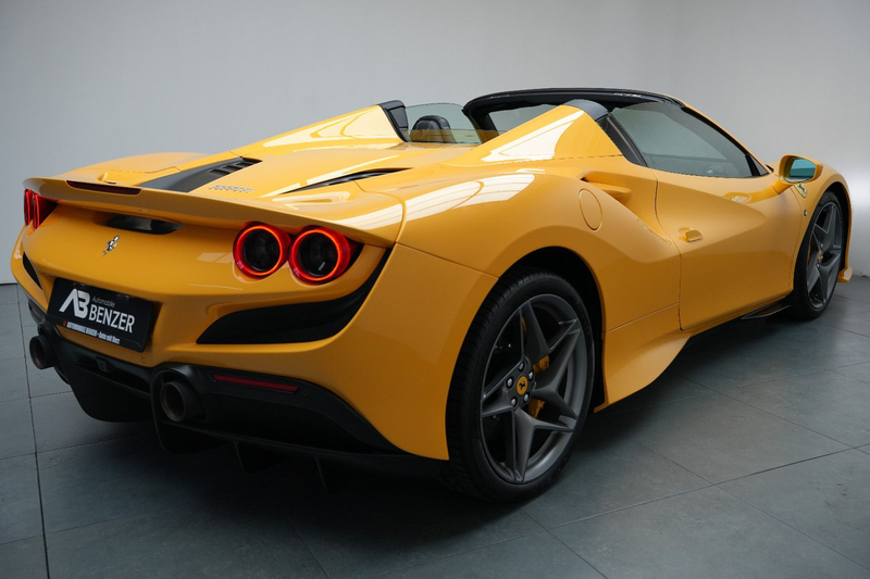 Ferrari F8 Spider Giallo Modena *Lift*Carbon*Kamera* — photo 15