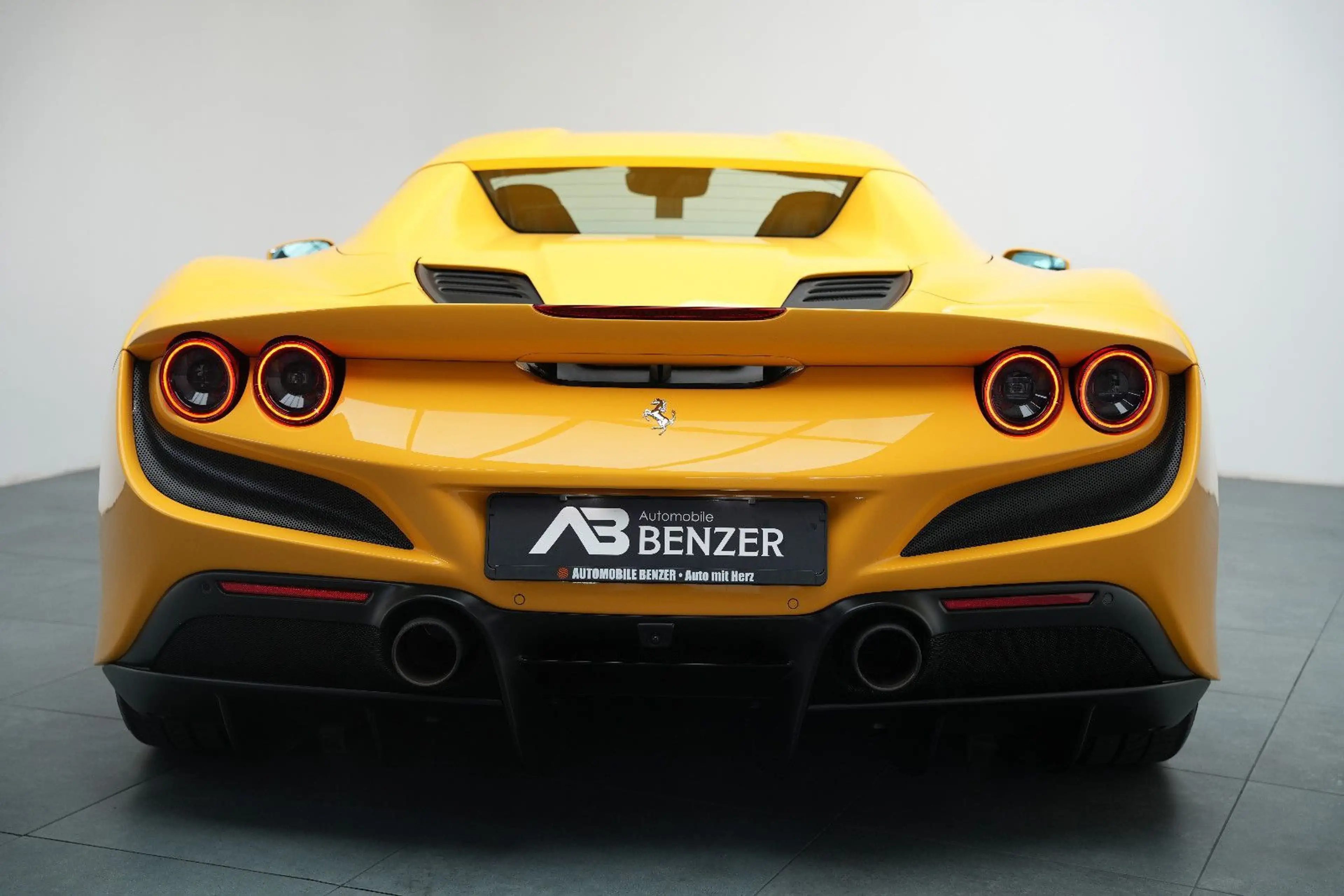 Ferrari F8 Spider Giallo Modena *Lift*Carbon*Kamera* — photo 12