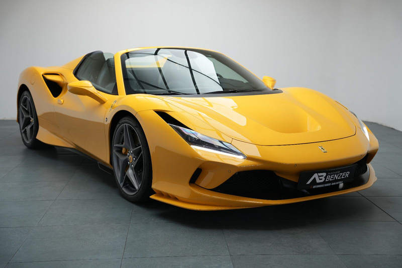Ferrari F8 Spider Giallo Modena *Lift*Carbon*Kamera*