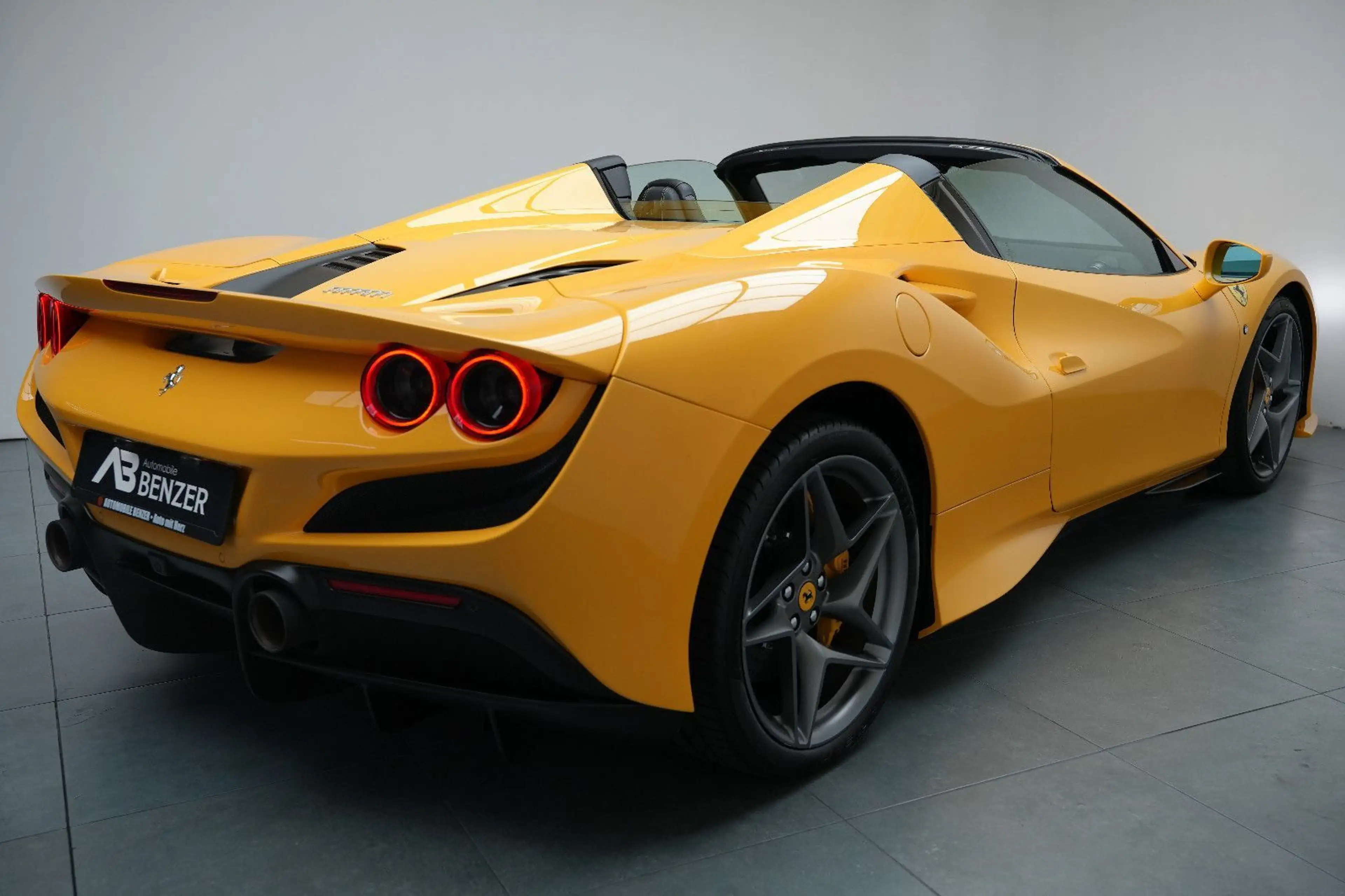 Ferrari F8 Spider Giallo Modena *Lift*Carbon*Kamera* — photo 15