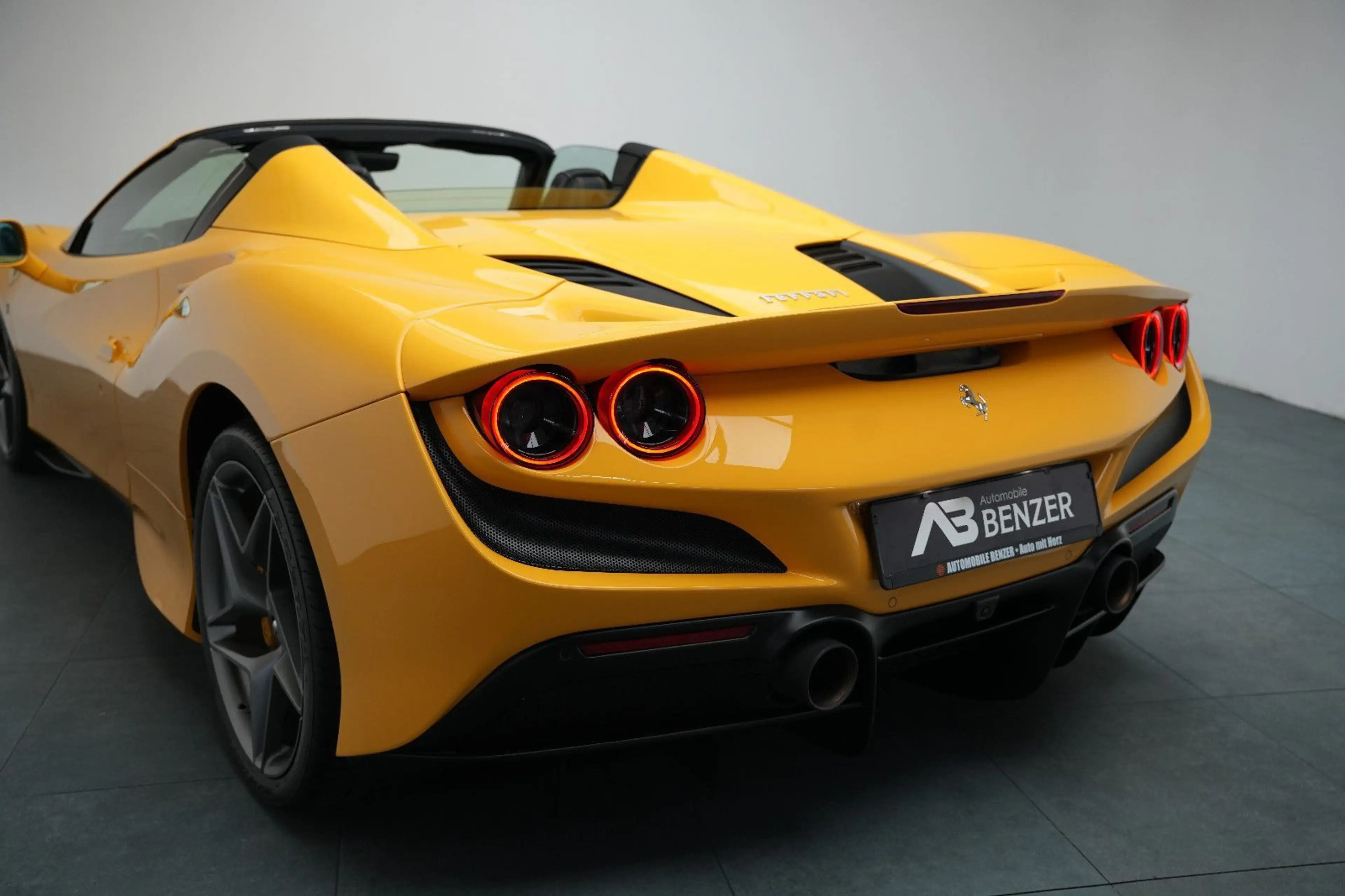 Ferrari F8 Spider Giallo Modena *Lift*Carbon*Kamera* — photo 14