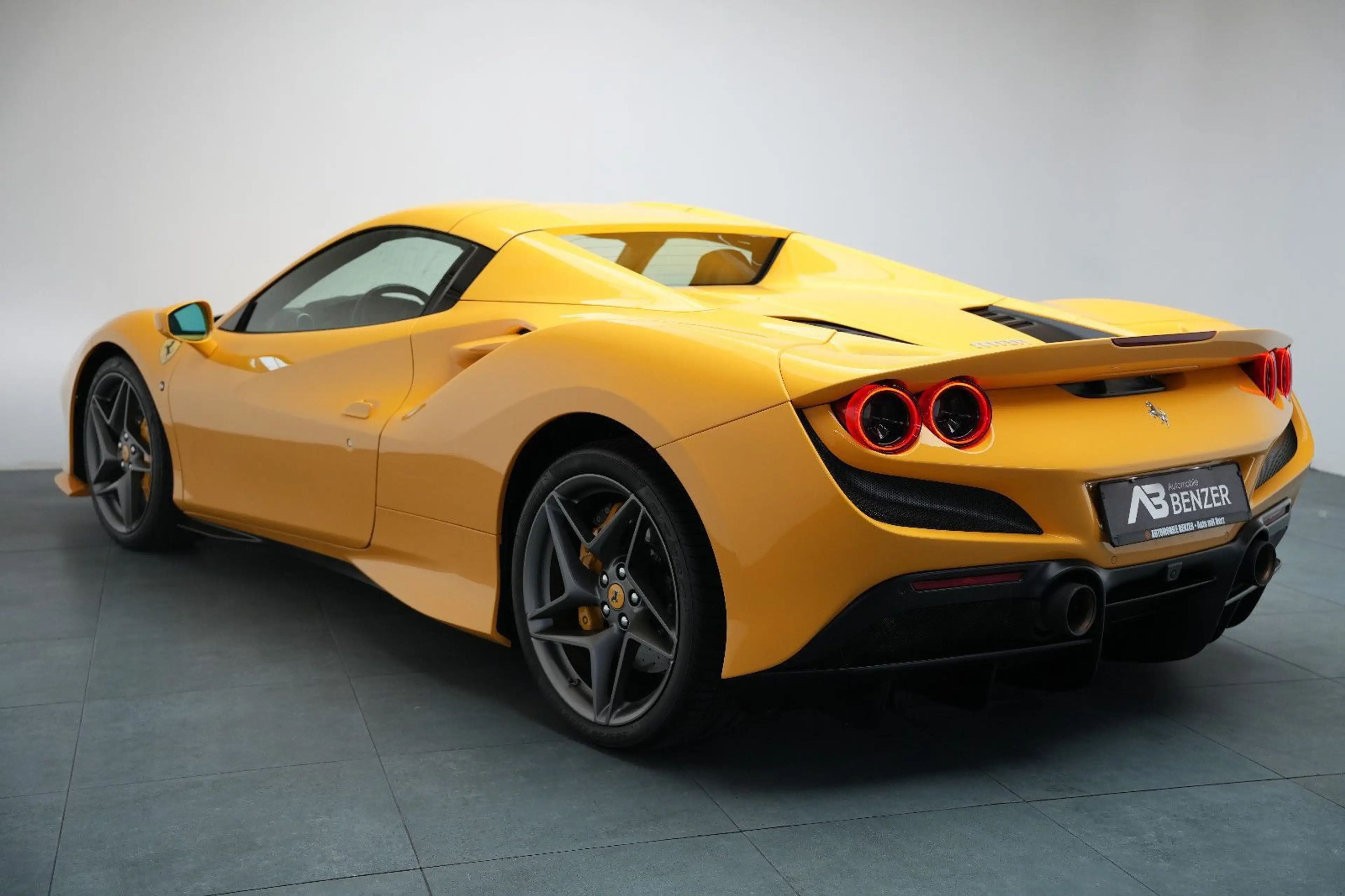 Ferrari F8 Spider Giallo Modena *Lift*Carbon*Kamera* — photo 11