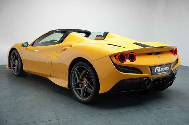 Ferrari F8 Spider Giallo Modena *Lift*Carbon*Kamera* — photo 13