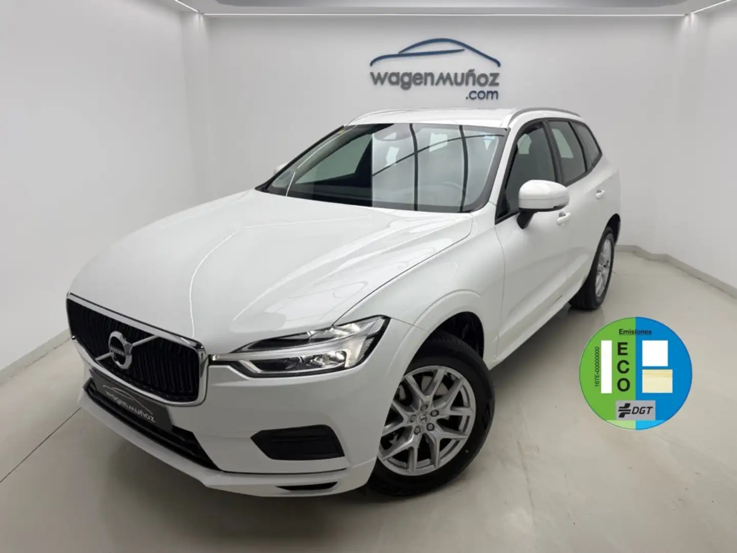 Volvo XC60 B4 Momentum Pro FWD Aut. Blanco - 2