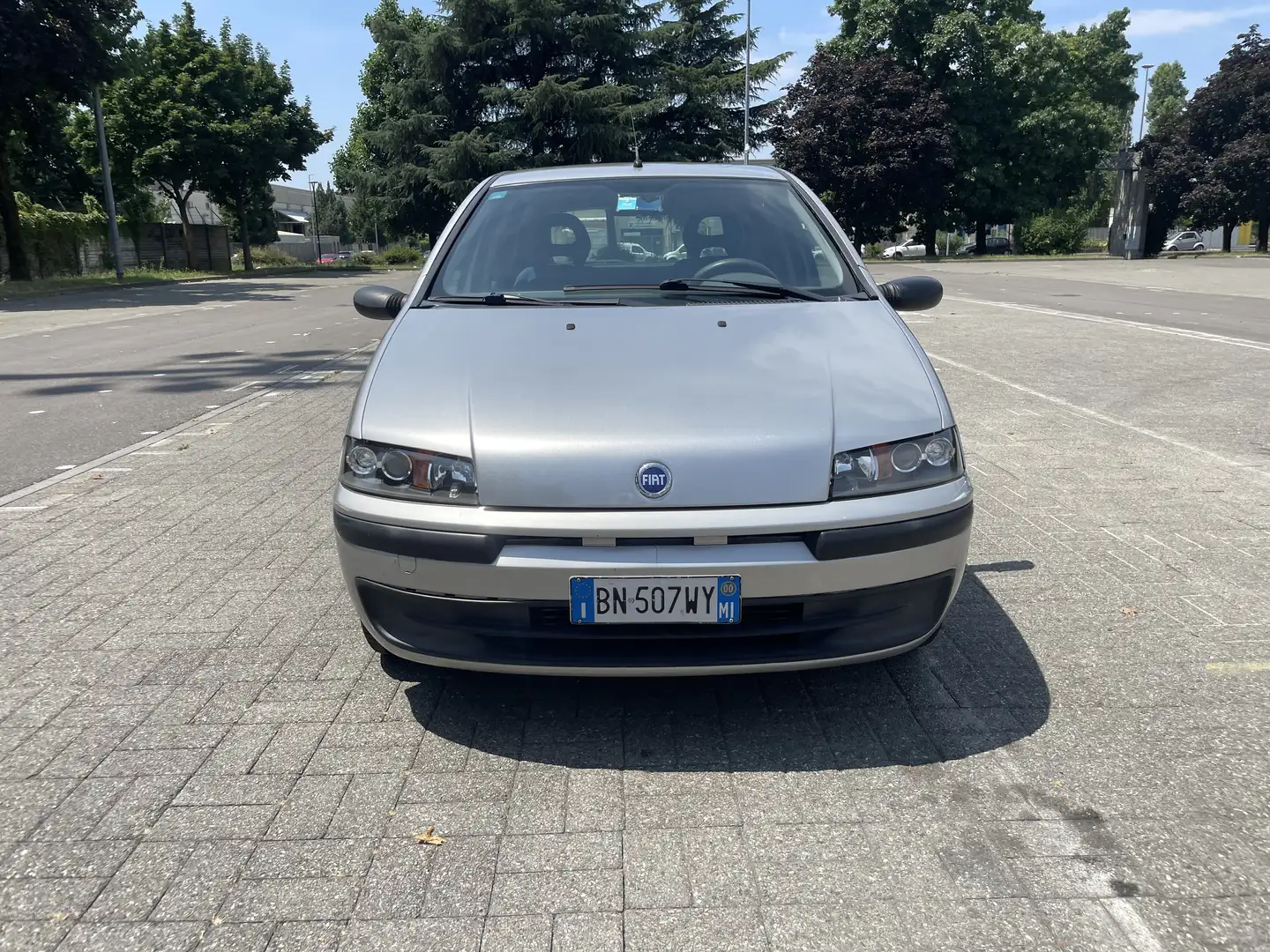 Fiat Punto 5p 1.2 SX c/SS 60cv Gris - 2
