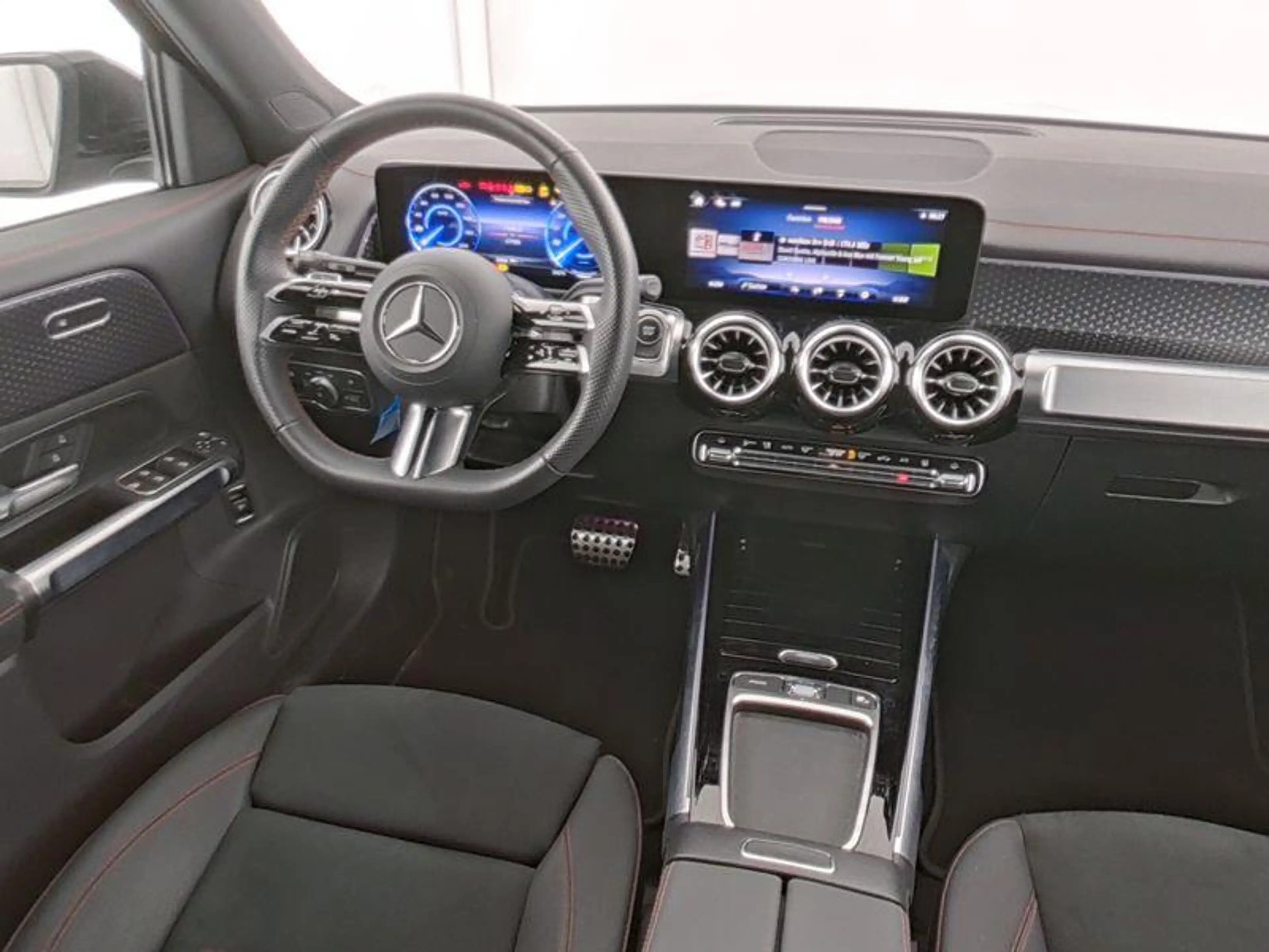 Mercedes-Benz EQB 250 250+ AMG Line 71 kWh / Night/ 360 camera/ Winter P — photo 4