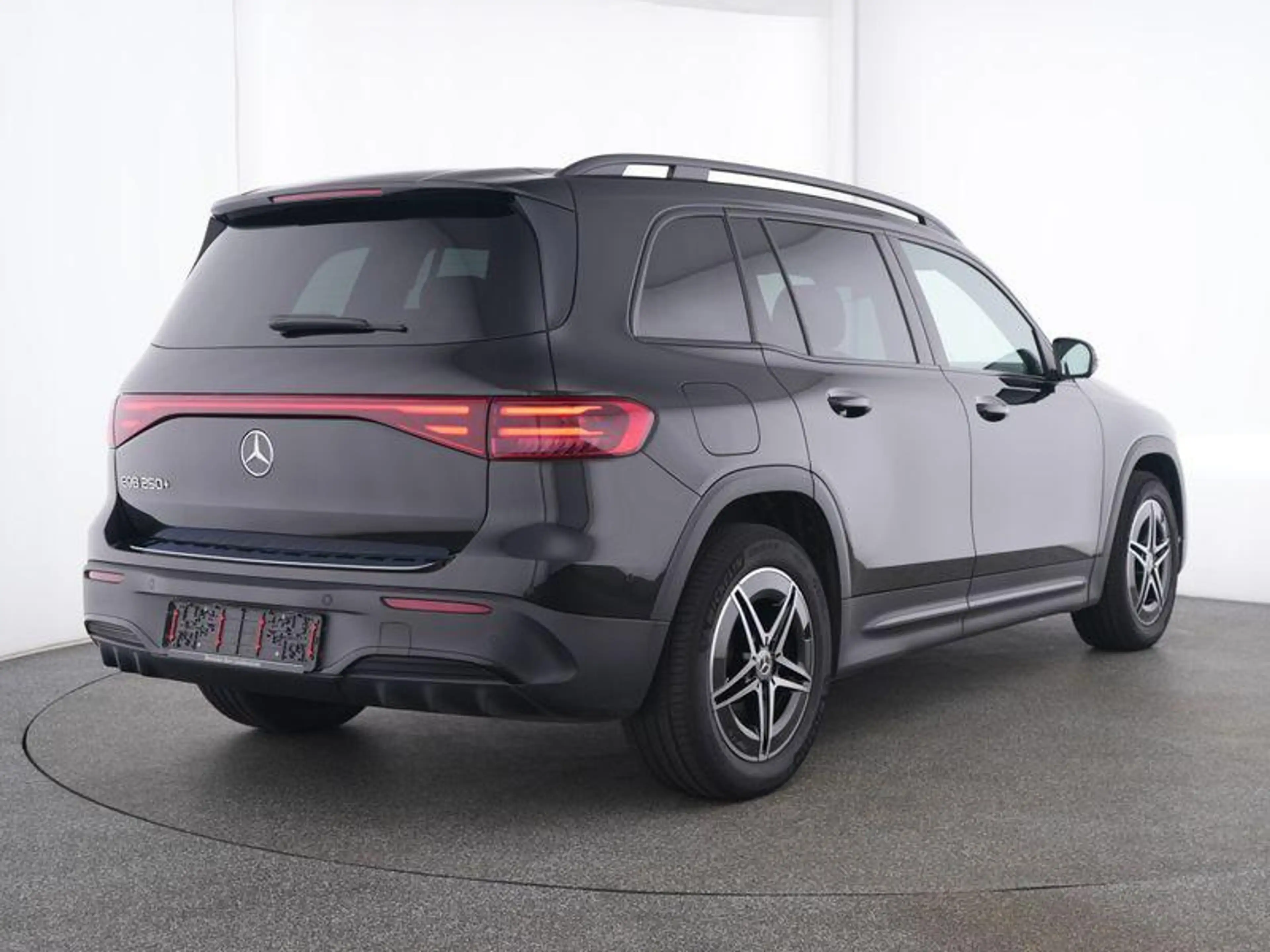 Mercedes-Benz EQB 250 250+ AMG Line 71 kWh / Night/ 360 camera/ Winter P — photo 9