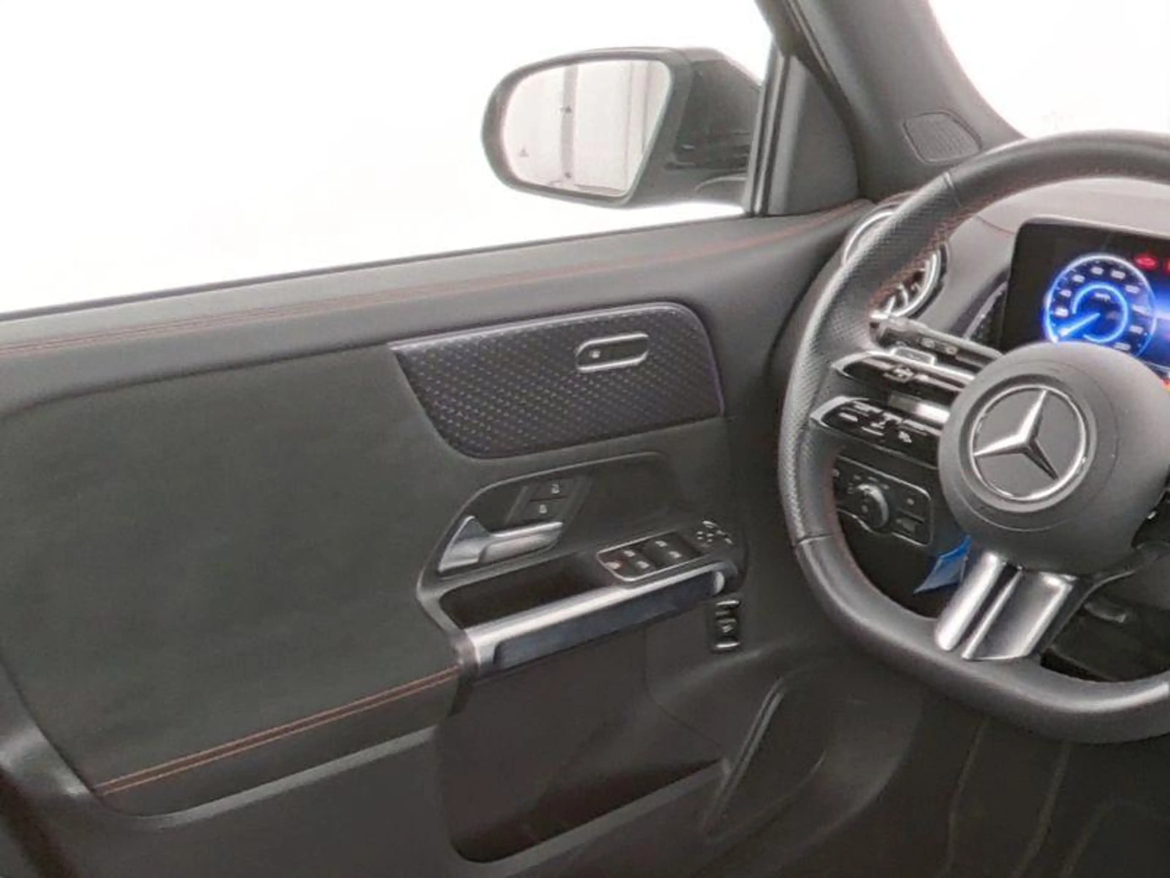 Mercedes-Benz EQB 250 250+ AMG Line 71 kWh / Night/ 360 camera/ Winter P — photo 7