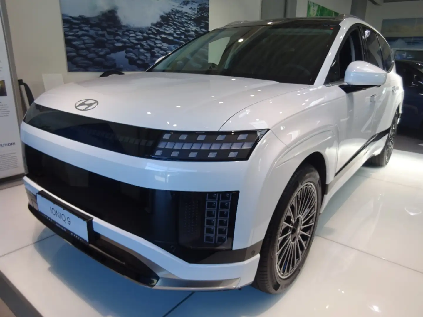 Hyundai IONIQ 9 Elektro UNIQ Relax Paket, 360grad Kamera Weiß - 2