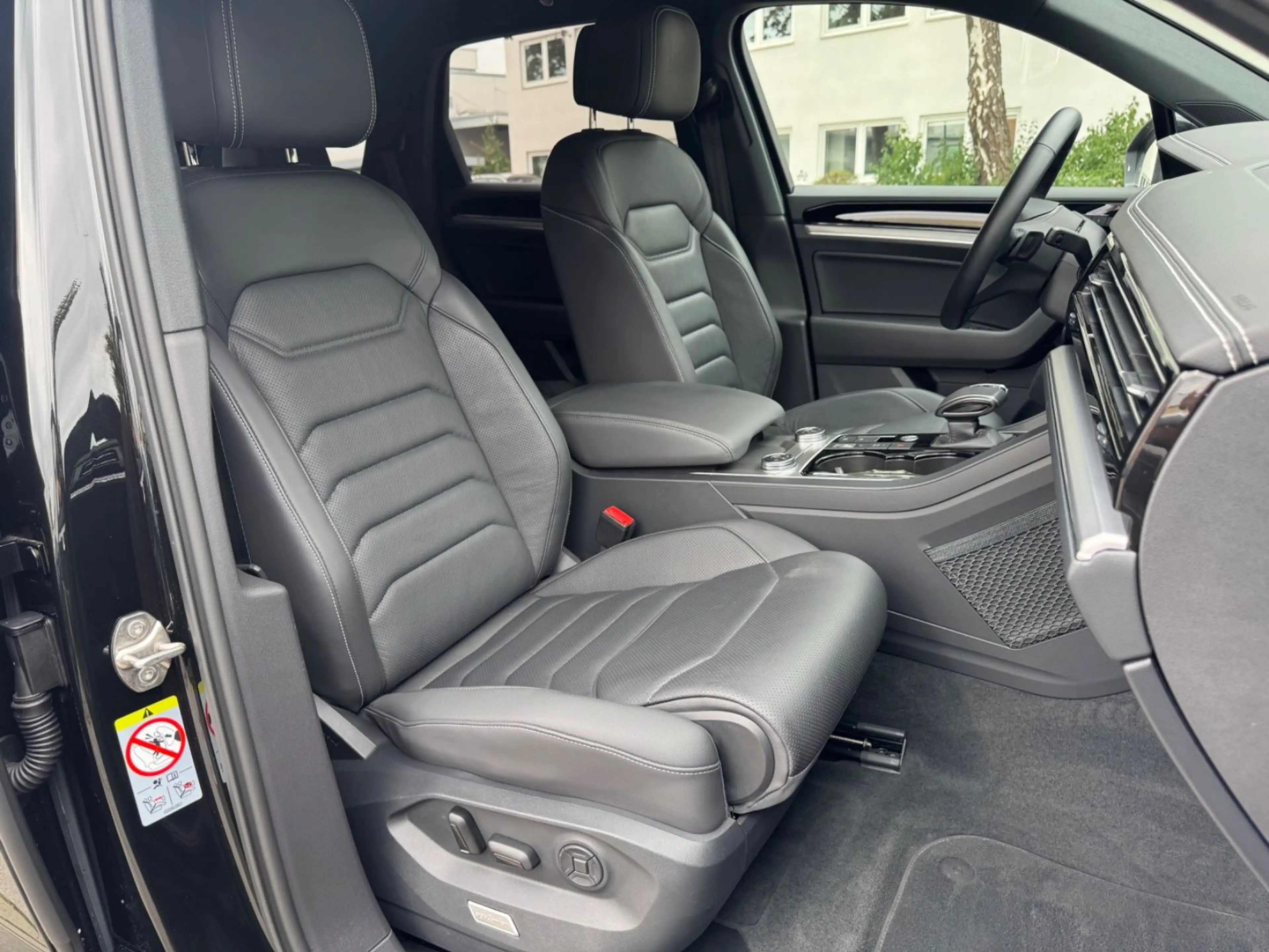 Volkswagen Touareg 3.0TSI/4M/Luft/Inno/Fahr-Ass+/360°/20" — photo 6