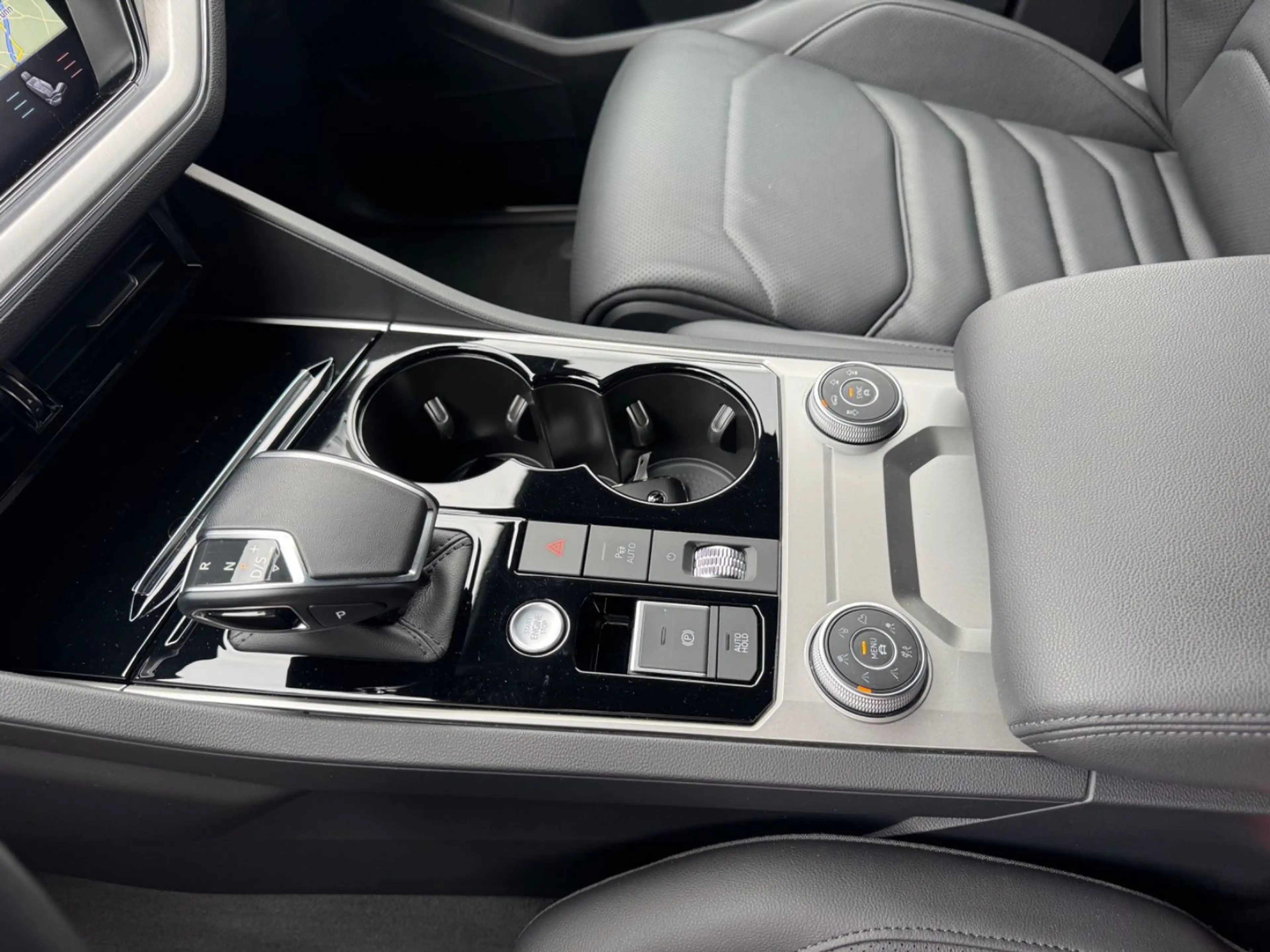 Volkswagen Touareg 3.0TSI/4M/Luft/Inno/Fahr-Ass+/360°/20" — photo 15