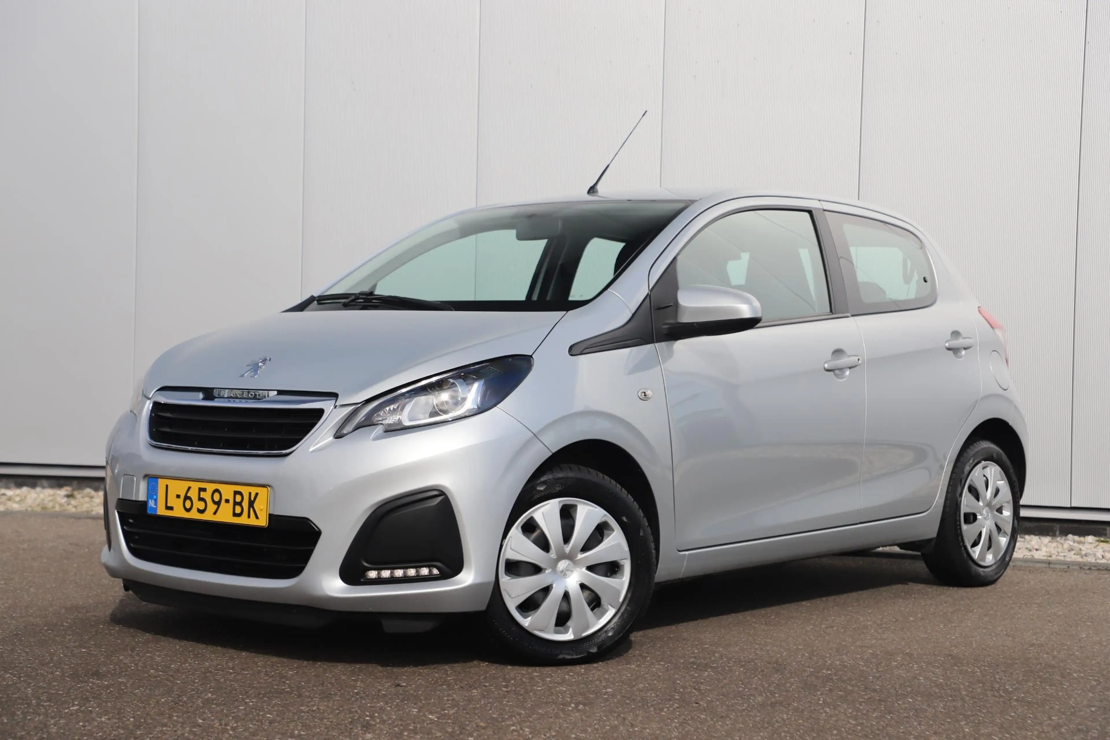 Peugeot 108 1.0 e-VTi Active NAP! All-season banden Airco Radi — photo 2