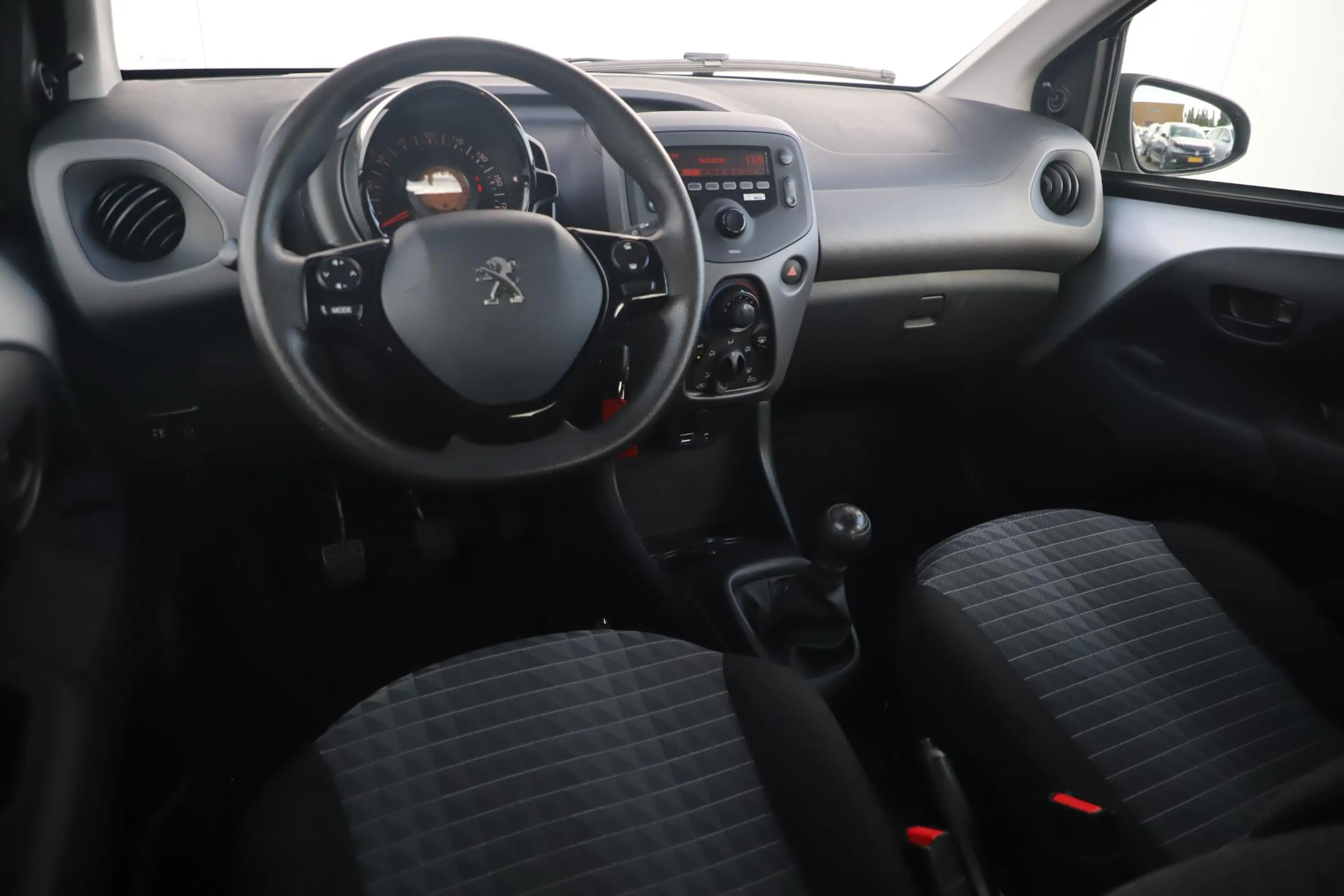 Peugeot 108 1.0 e-VTi Active NAP! All-season banden Airco Radi — photo 12