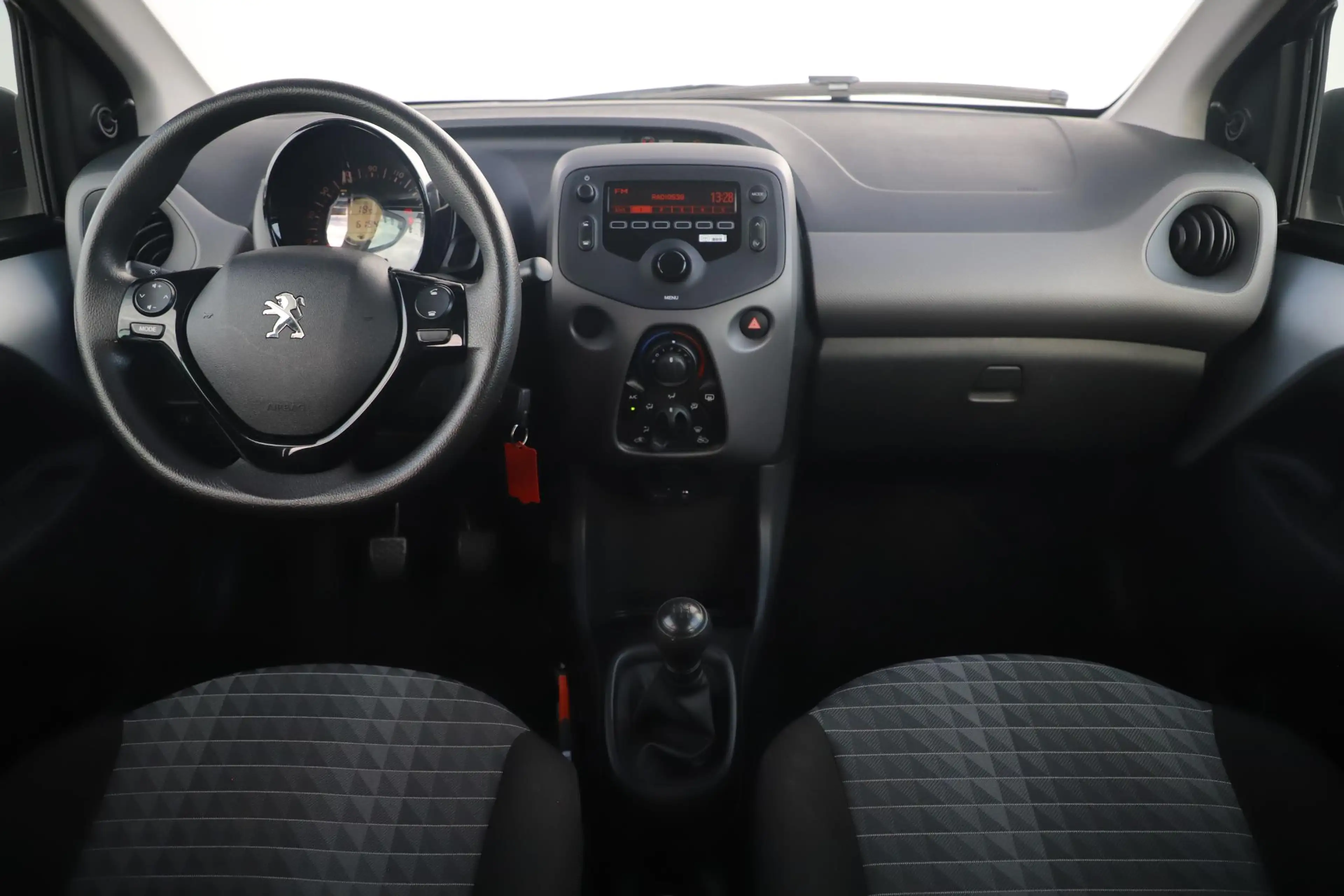 Peugeot 108 1.0 e-VTi Active NAP! All-season banden Airco Radi — photo 13