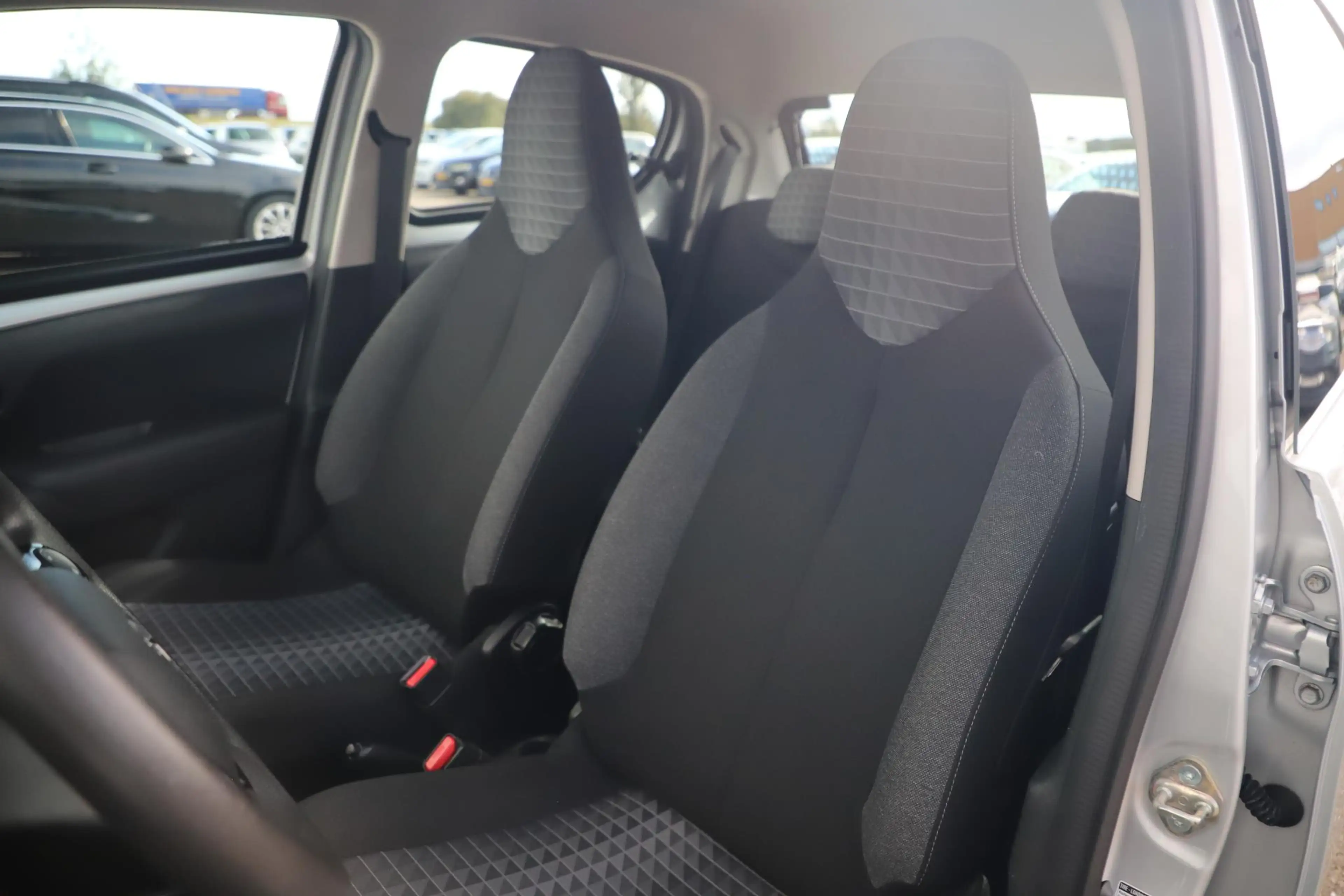 Peugeot 108 1.0 e-VTi Active NAP! All-season banden Airco Radi — photo 9