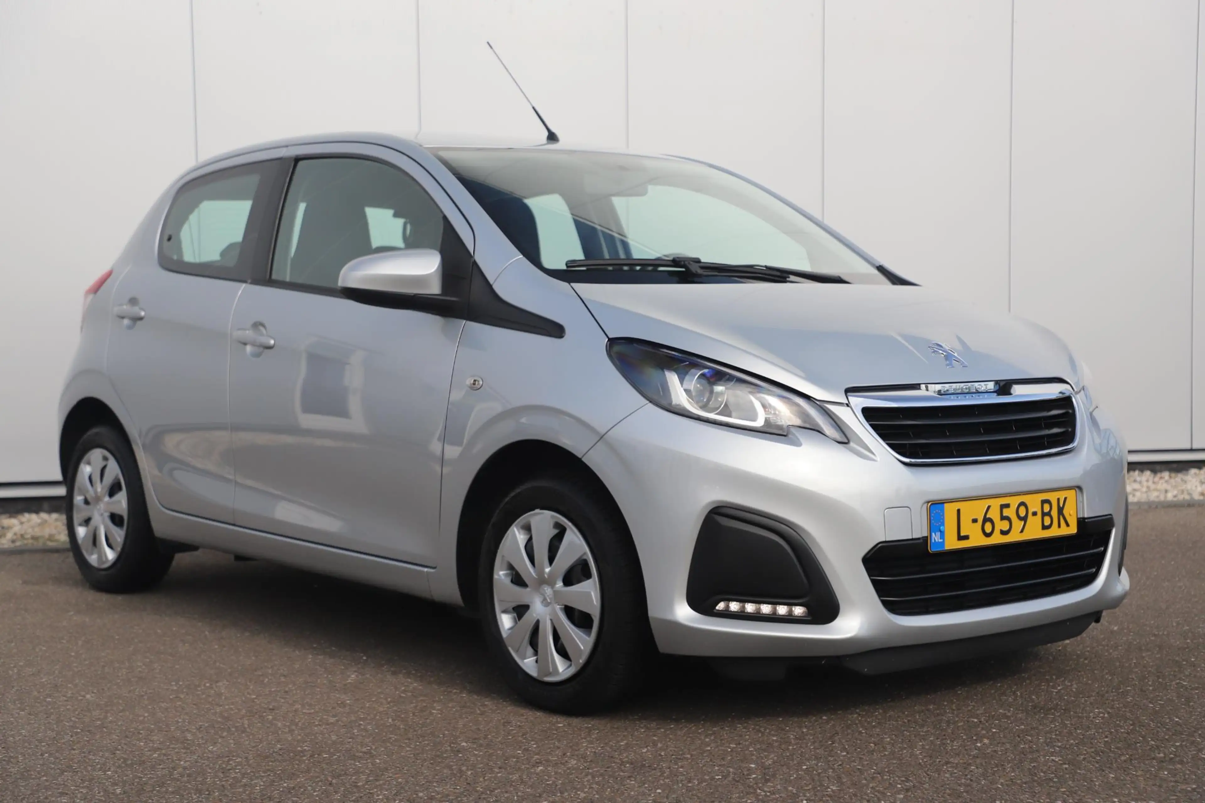 Peugeot 108 1.0 e-VTi Active NAP! All-season banden Airco Radi — photo 4