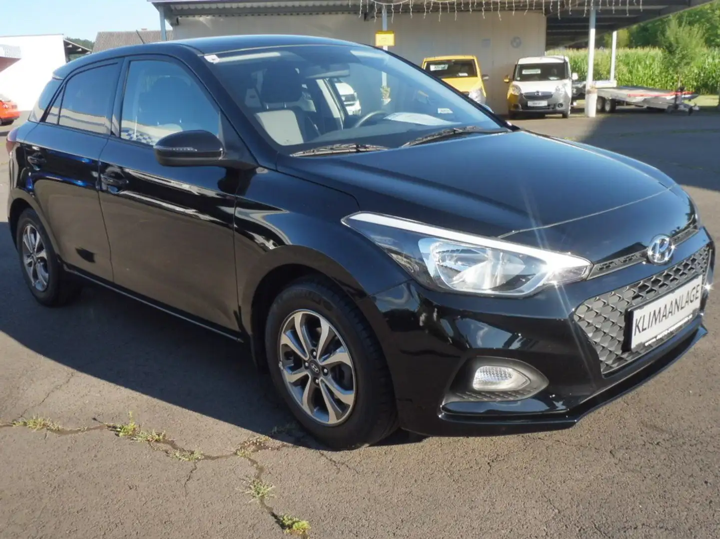 Hyundai i20 1,25 Level 2 Schwarz - 2
