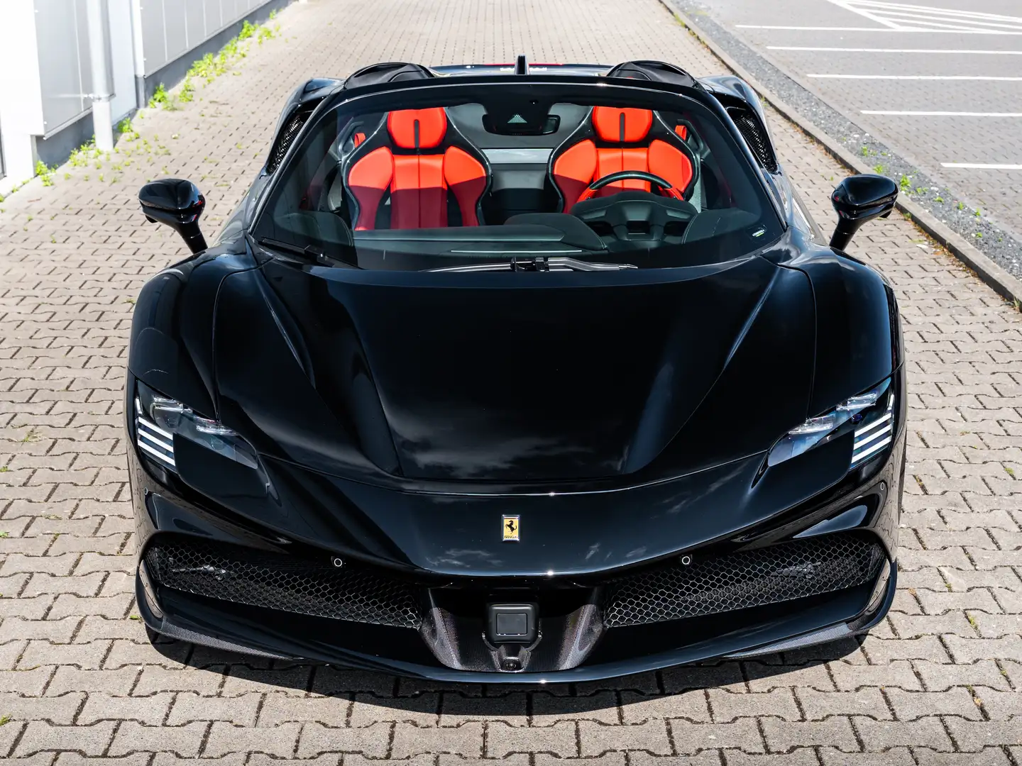 Ferrari SF90 Spider SF90 SPIDER FULL CARBON I RACE-SEATS I LIFT I JBL Schwarz - 1