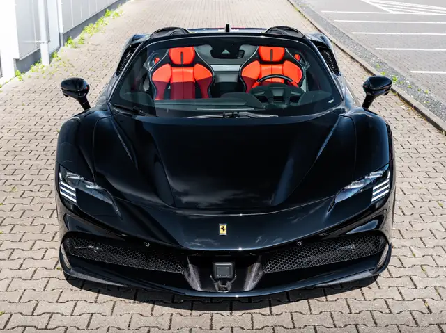 Ferrari SF90 Spider FULL CARBON I RACE-SEATS I LIFT I JBL