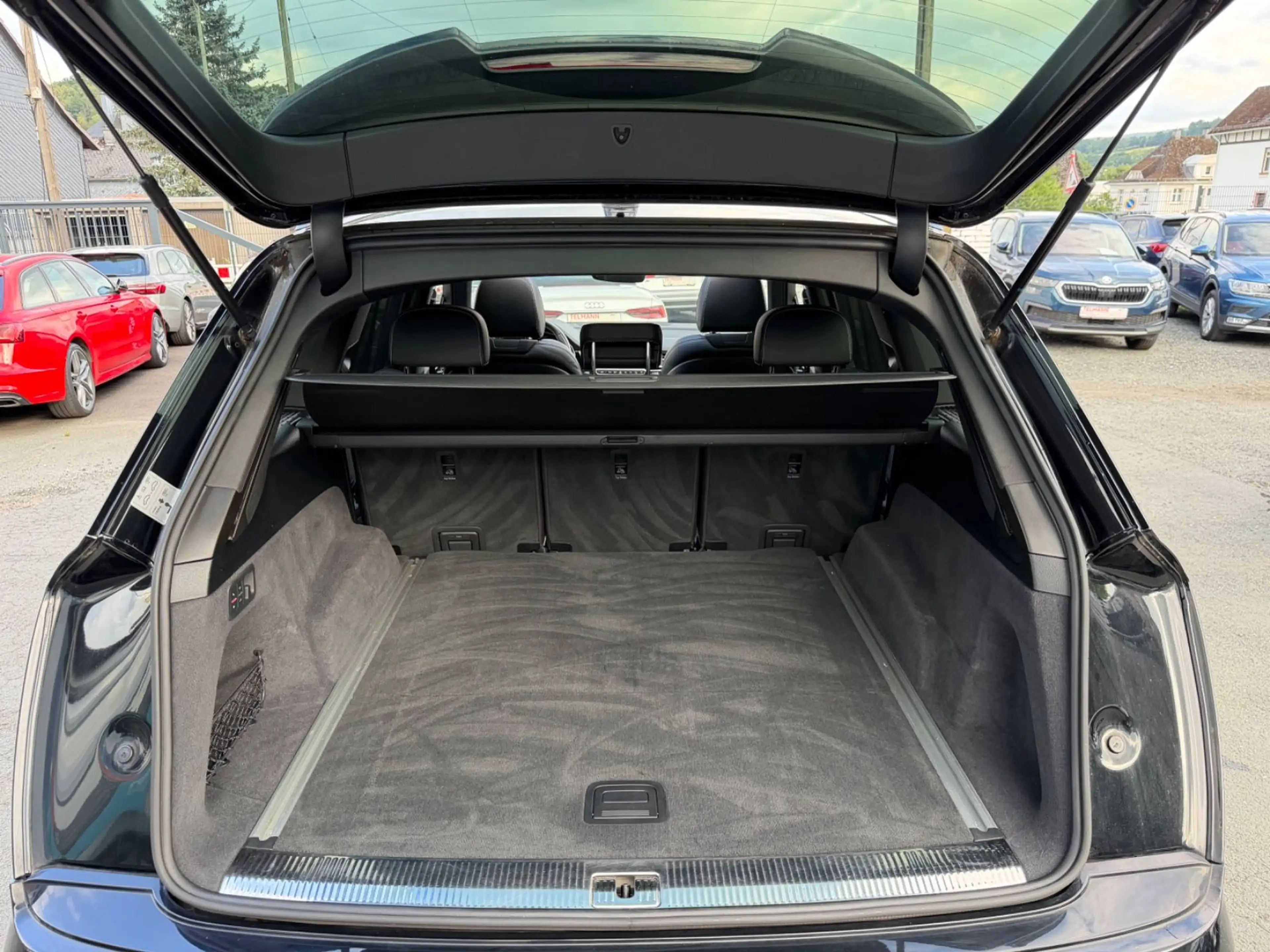 Audi SQ7 4.0 TDI quattro/Pano-Dach/AHK/MATRIX/ — photo 9