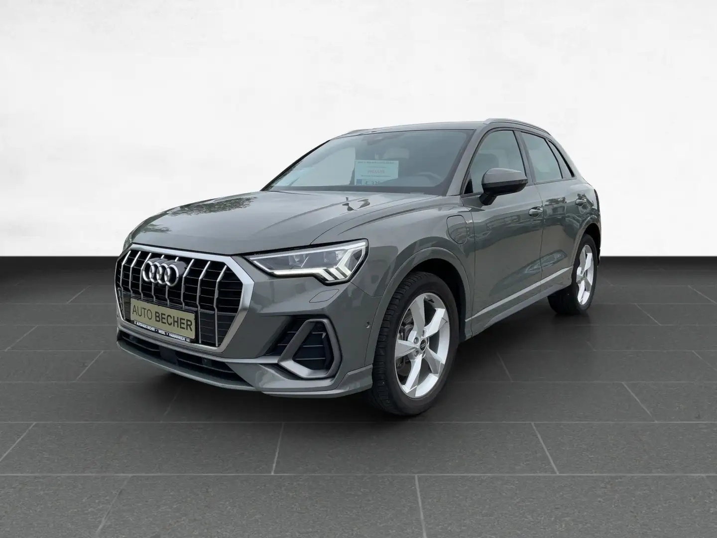 Audi Q3 S line 45 TFSI e S tronic /AHK/Navi/LED/Klima Grijs - 2