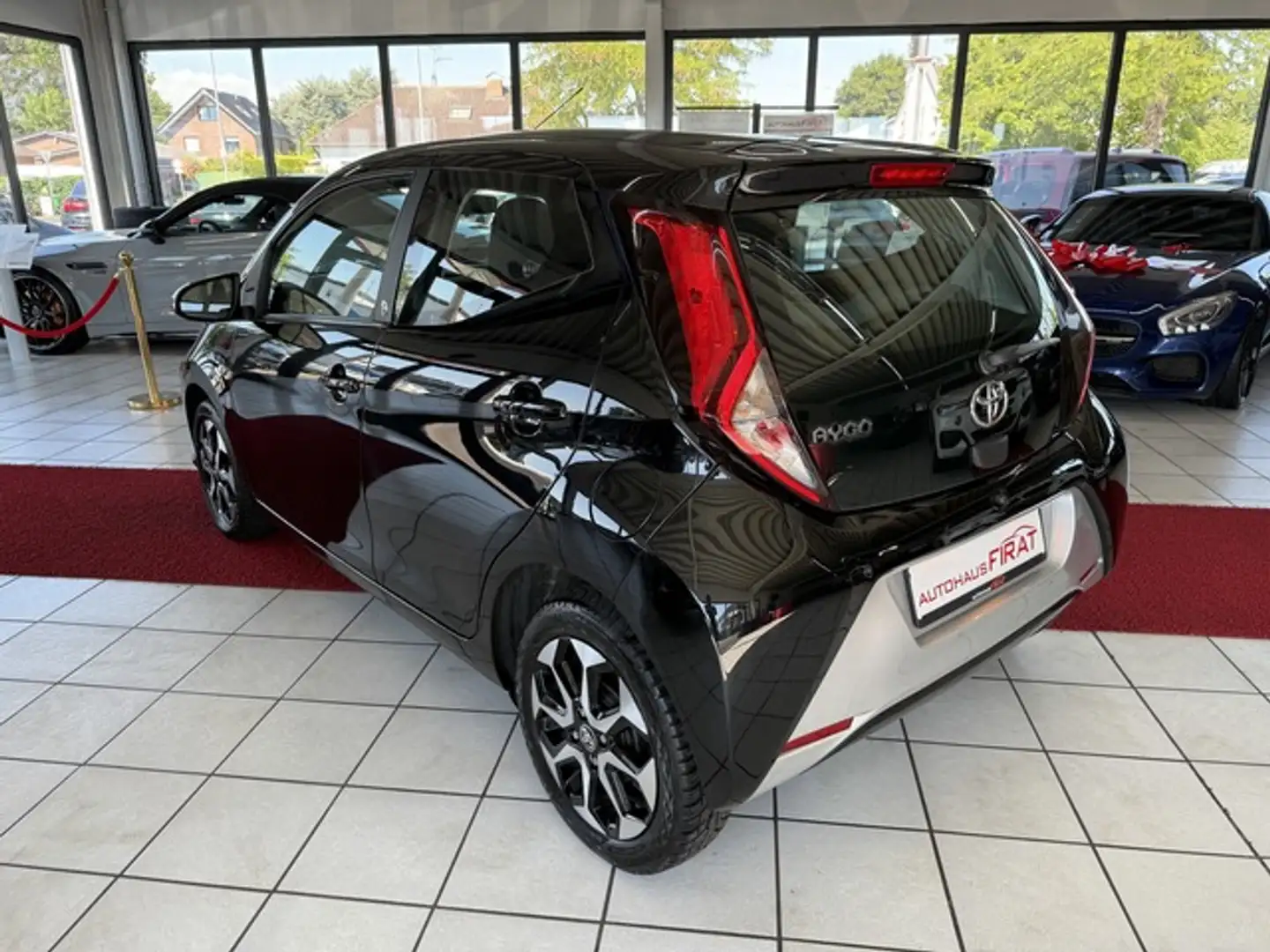 Toyota Aygo x-play Team D Schwarz - 2
