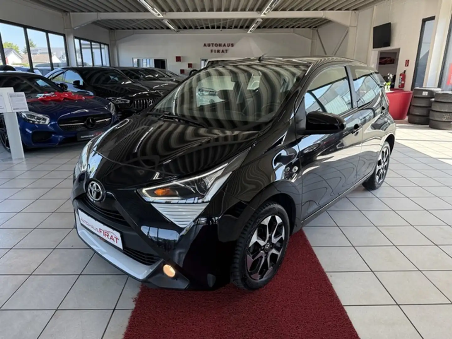 Toyota Aygo x-play Team D Schwarz - 1