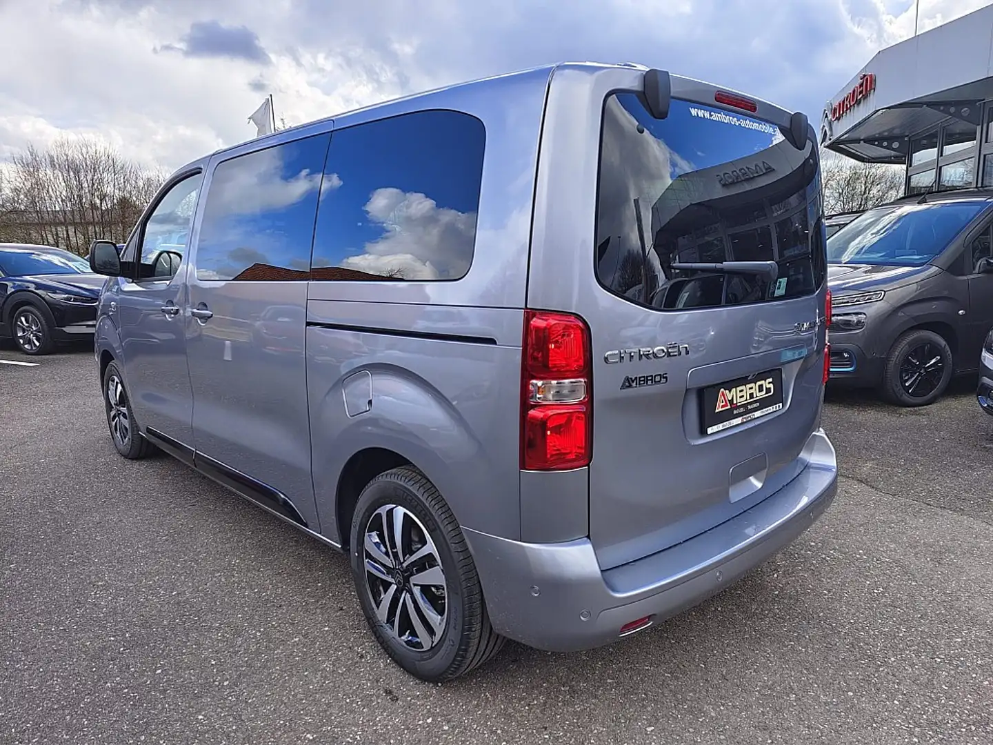 Citroen Spacetourer 2,2 BlueHDI 180 S&S EAT8 M Business 8-Sitzer Vo... Grau - 2