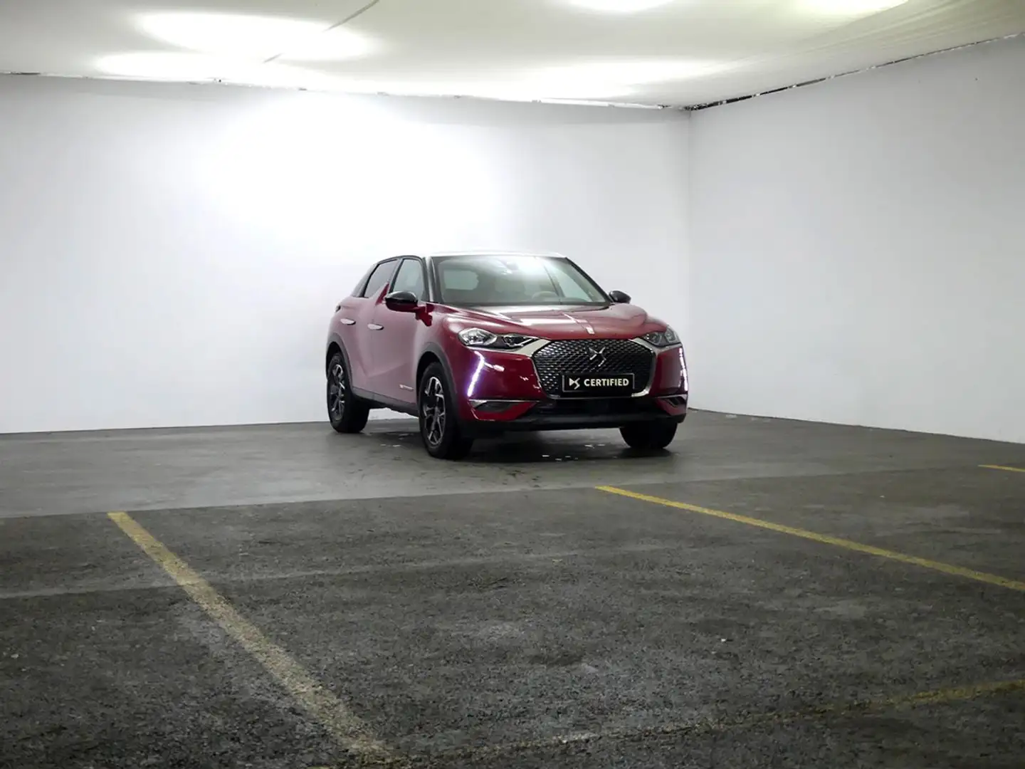 DS Automobiles DS 3 Crossback 1.2 PURETECH 73KW CONNECTED CHIC 100 5P Rood - 2