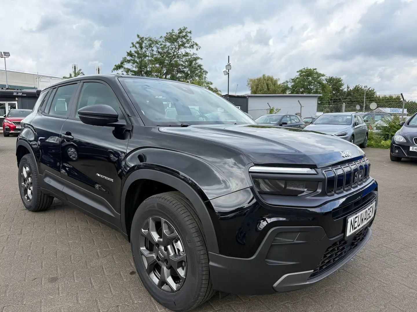 Jeep Avenger 1.2 Longitude Mild-Hybrid/Aktion Schwarz - 1