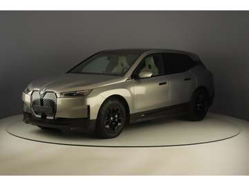 xDrive40 326pk Pack Drive Assist