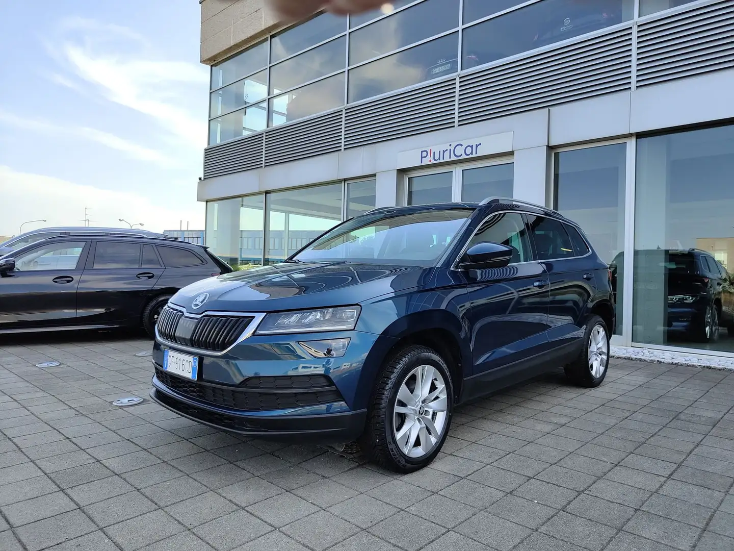Skoda Karoq 2.0TDI EVO 115cv Executive Navi Camera VetriScuri Blau - 1